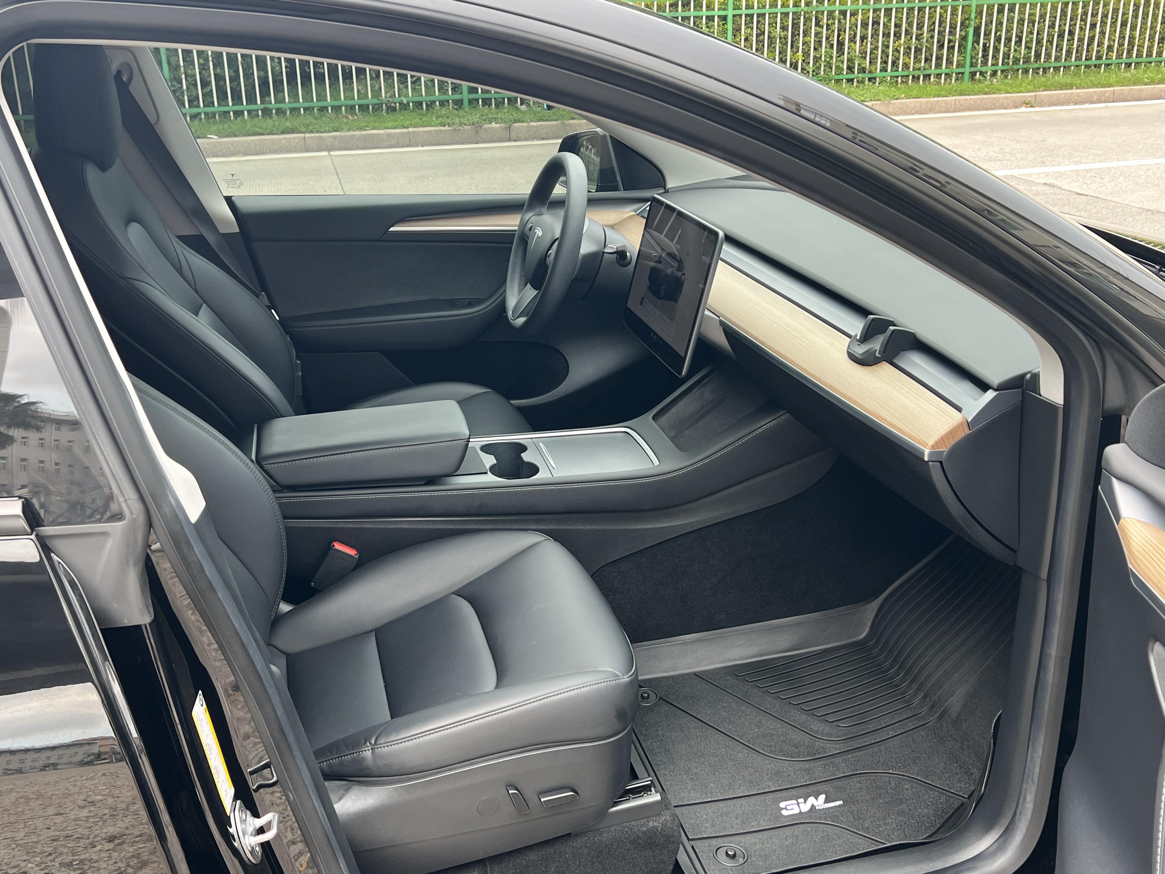Tesla Model Y 2022 thumb 10