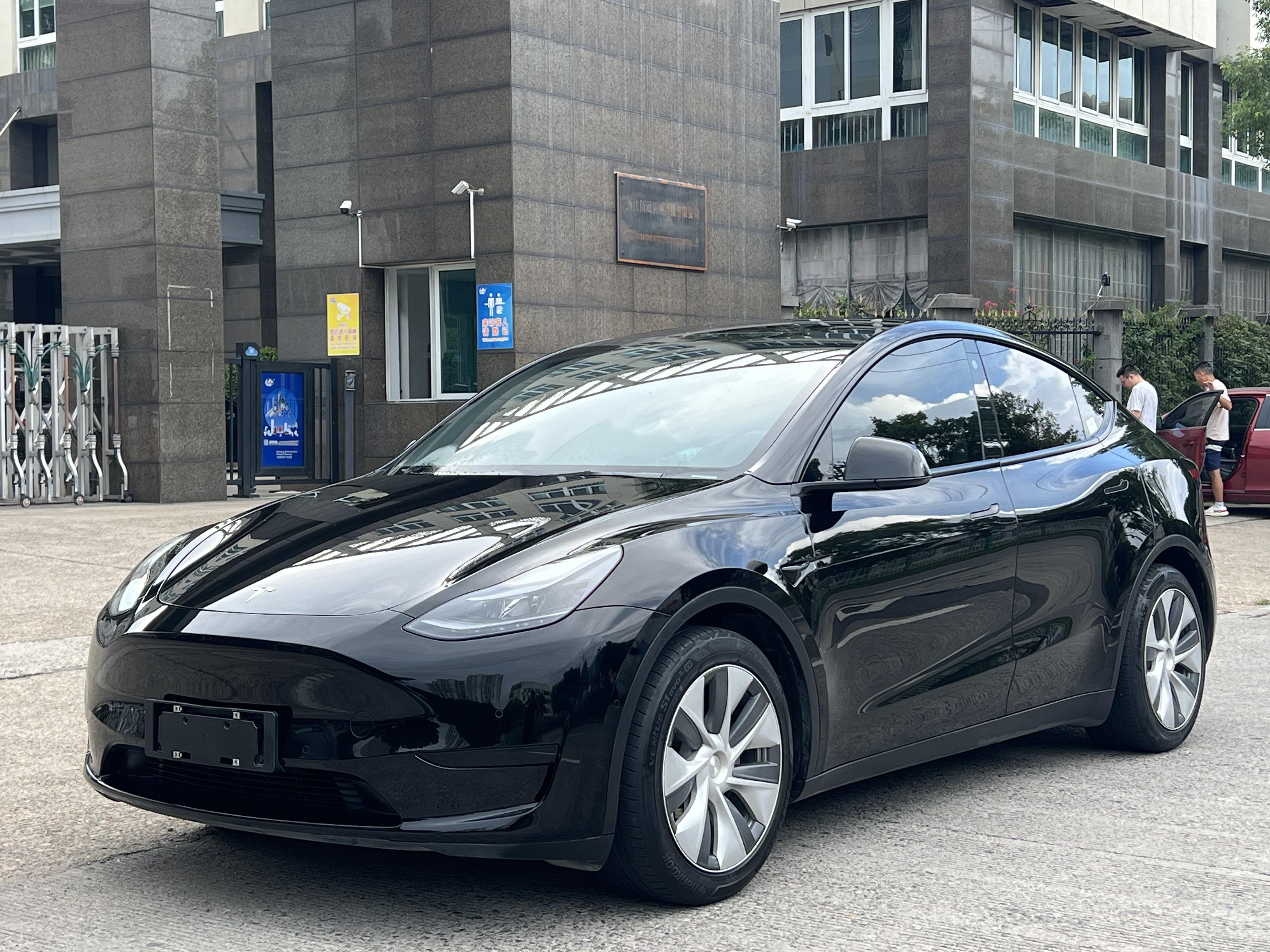Tesla Model Y 2022 thumb 11