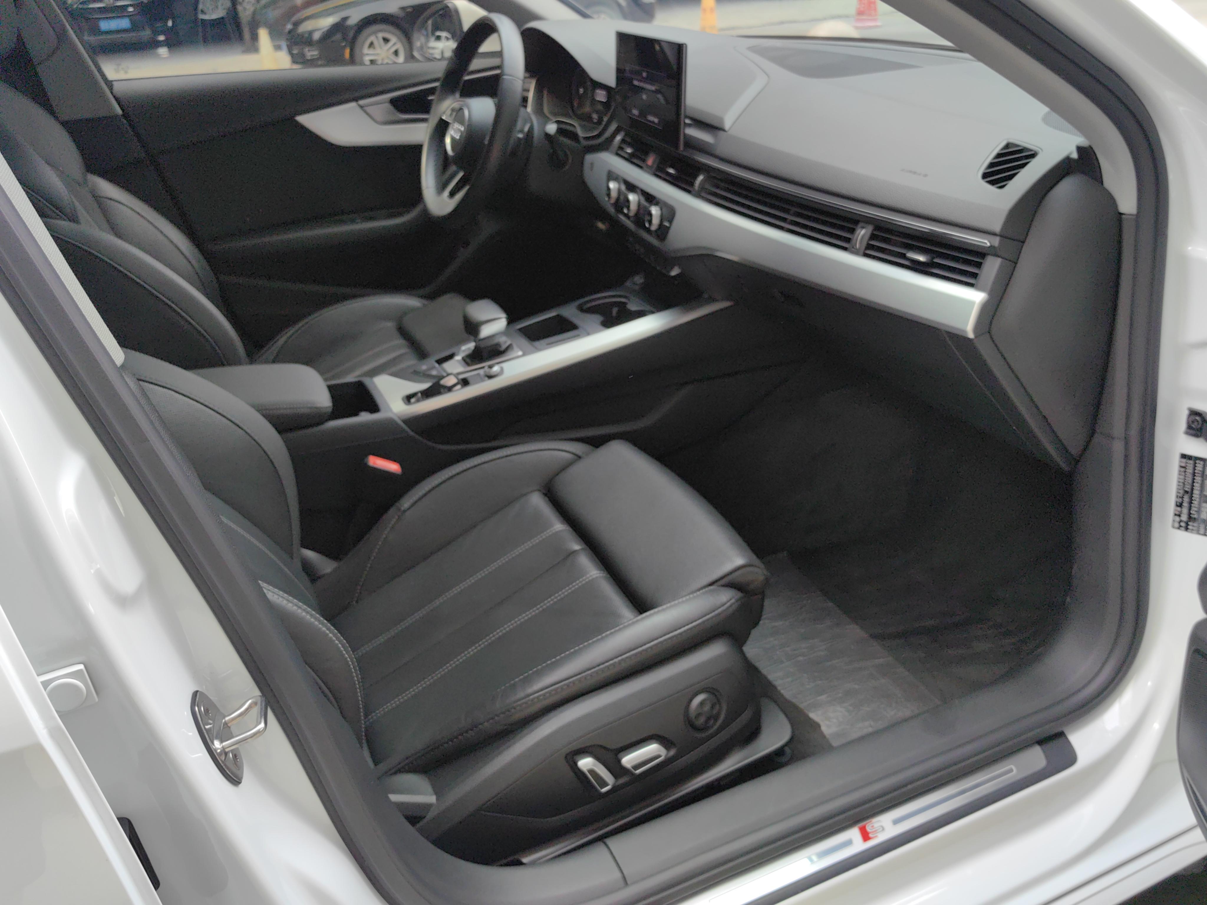 Audi A4 2024 thumb 2