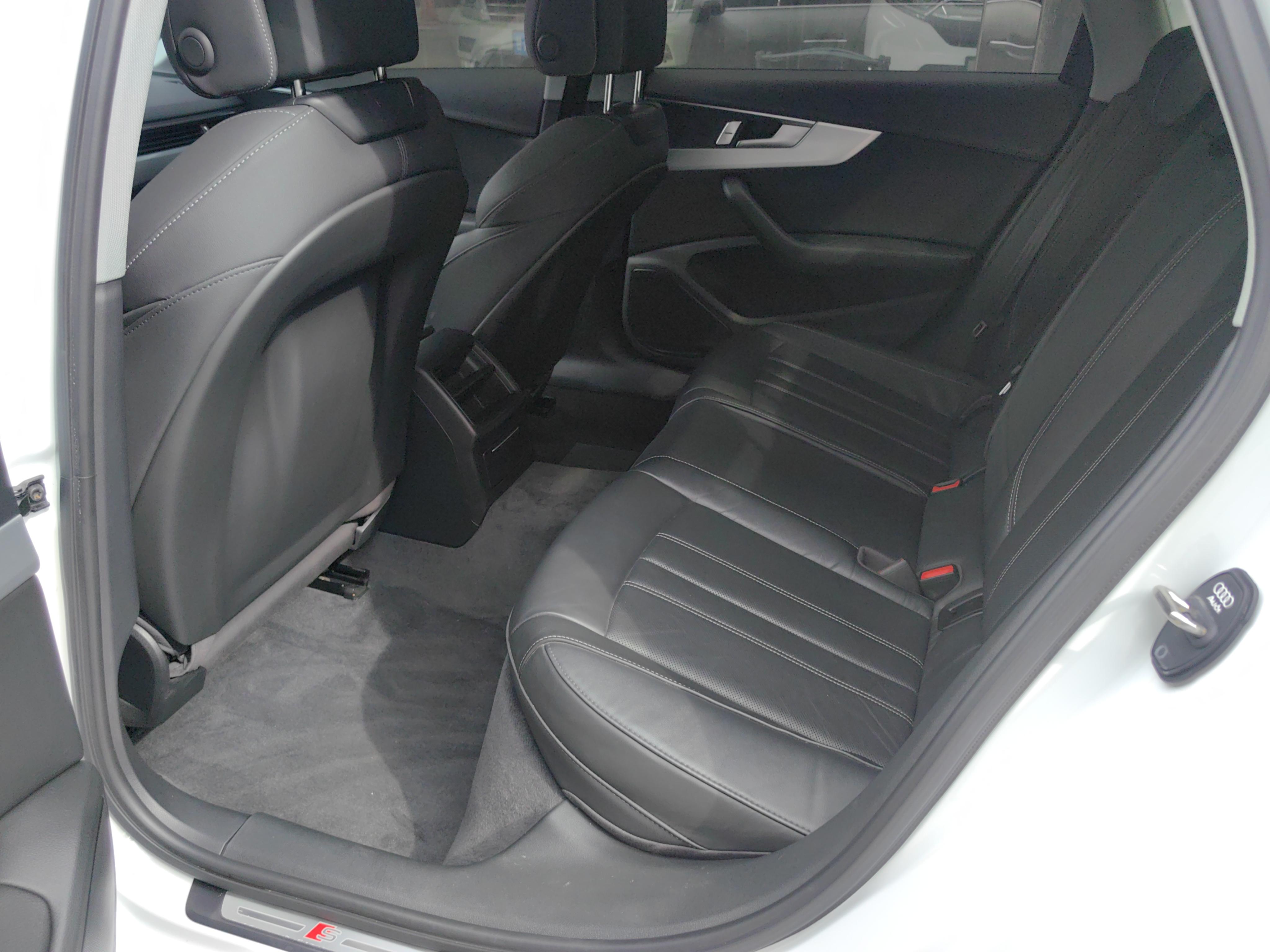 Audi A4 2024 thumb 8