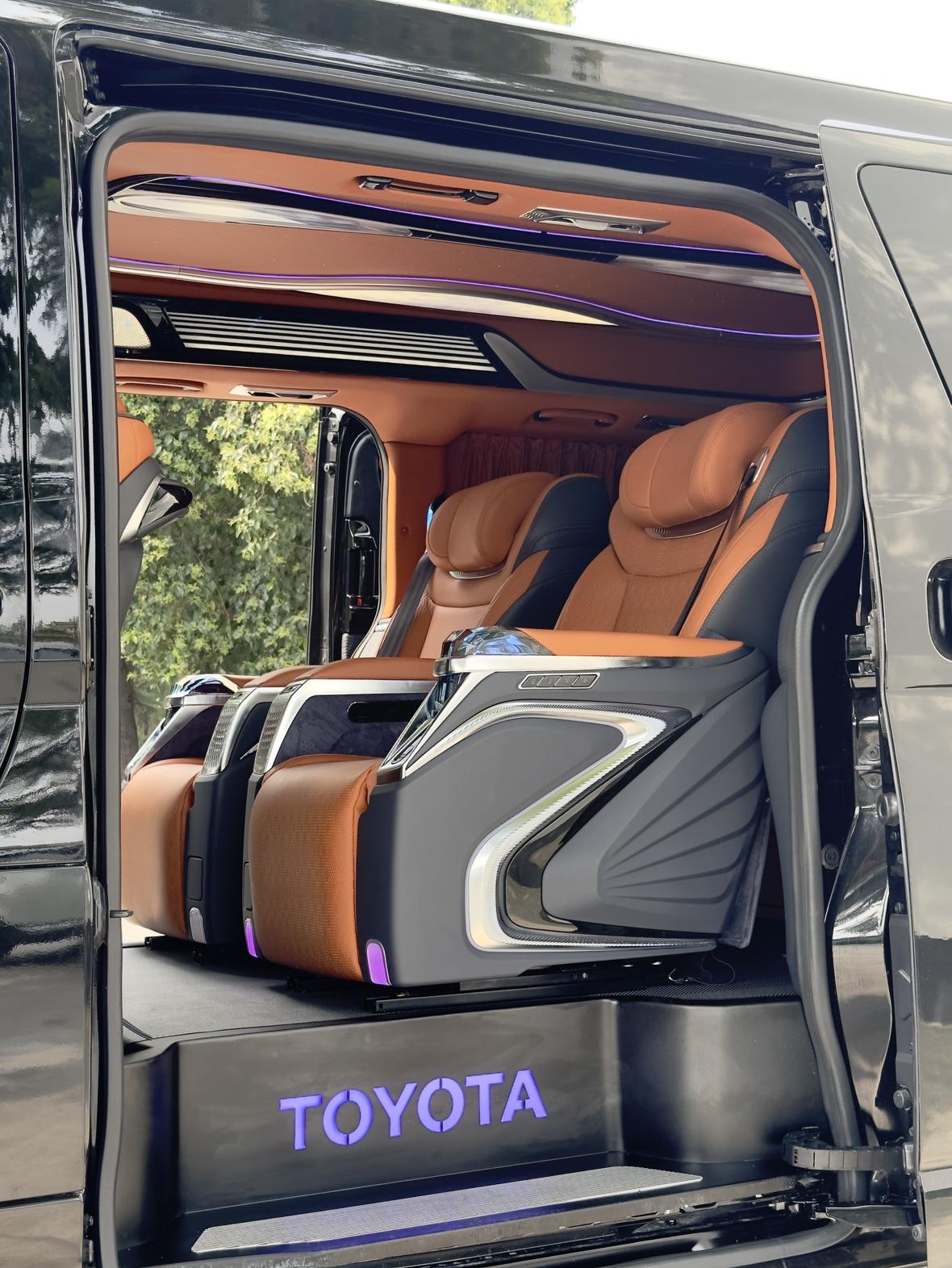 Toyota HiAce 2025 thumb 5