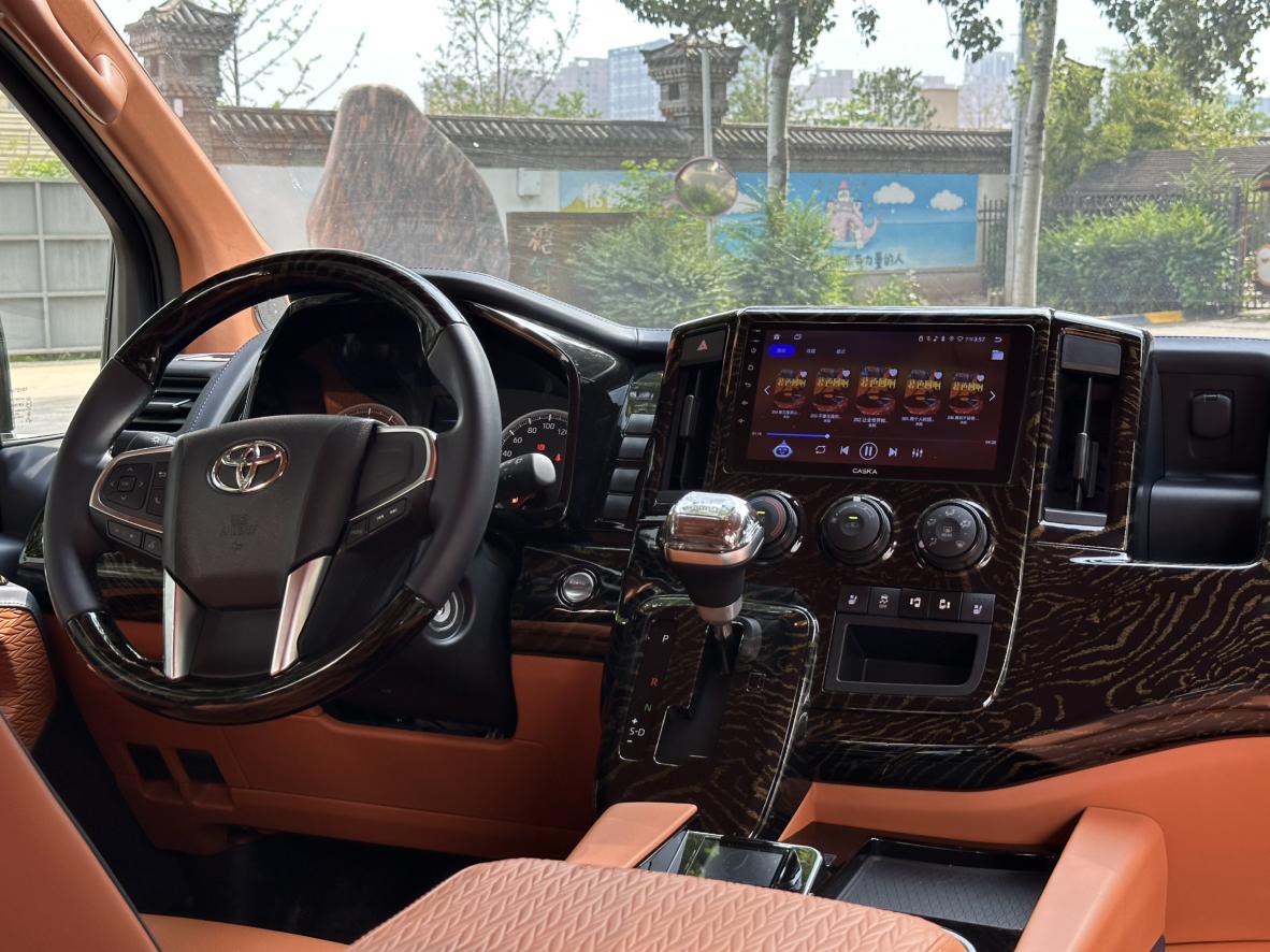 Toyota HiAce 2025 thumb 9