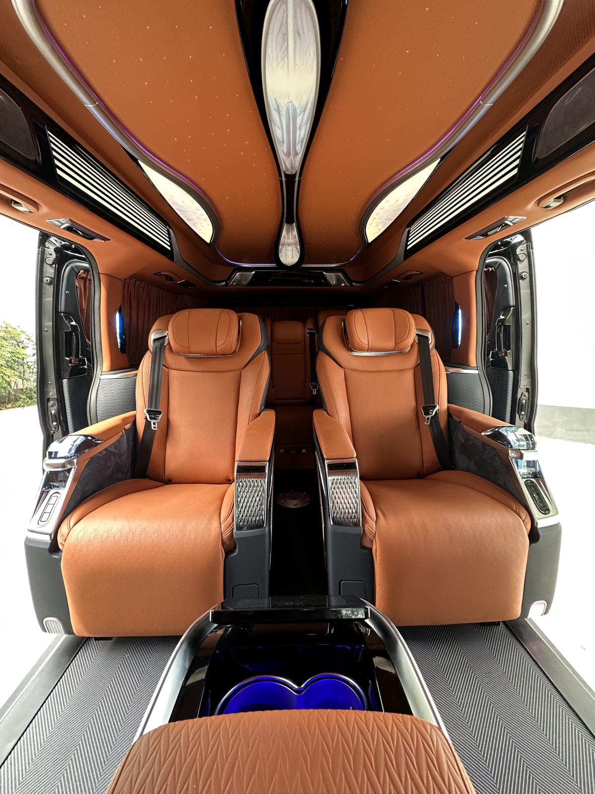 Toyota HiAce 2025 thumb 11