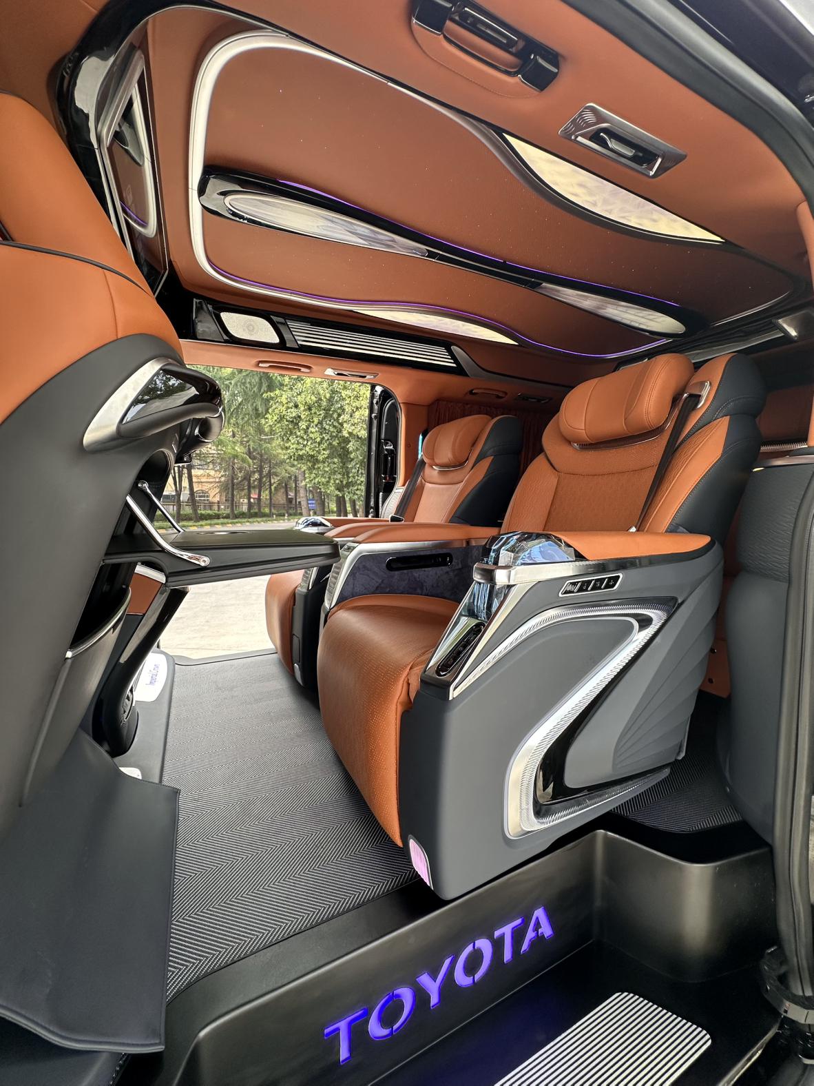 Toyota HiAce 2025 thumb 12