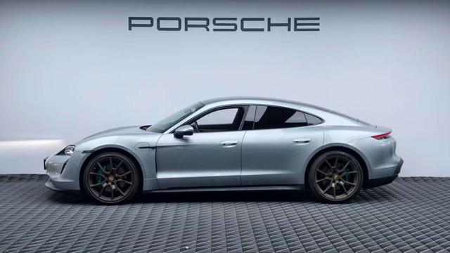 Porsche Taycan 2022 thumb 2
