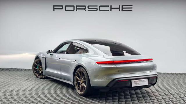Porsche Taycan 2022 thumb 3