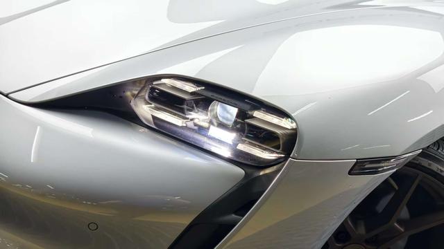 Porsche Taycan 2022 thumb 5