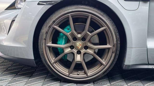 Porsche Taycan 2022 thumb 8