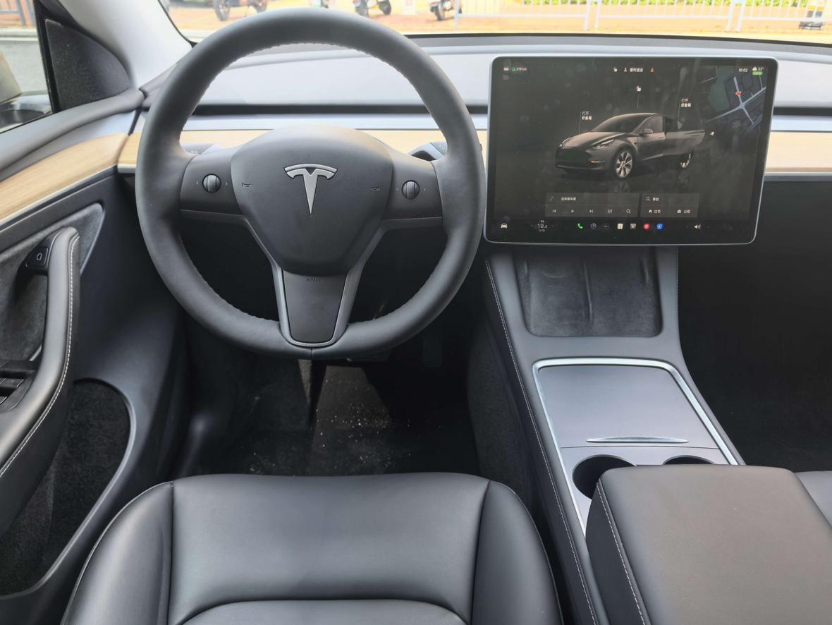 Tesla Model Y 2021 thumb 7