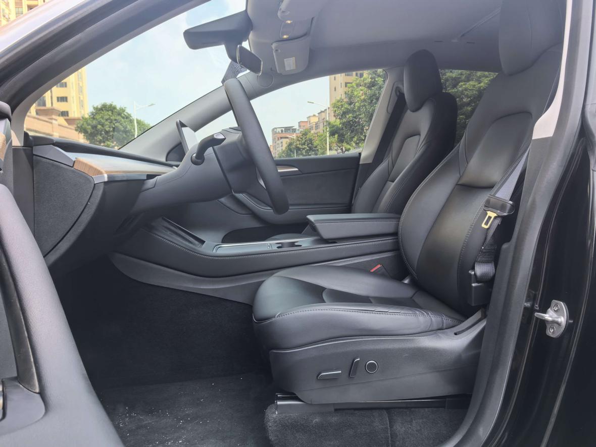 Tesla Model Y 2021 thumb 8