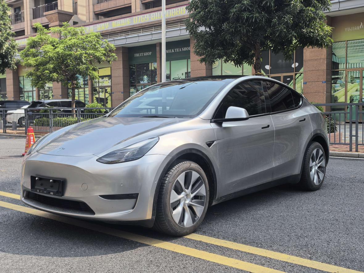 Tesla Model Y 2021 thumb 12