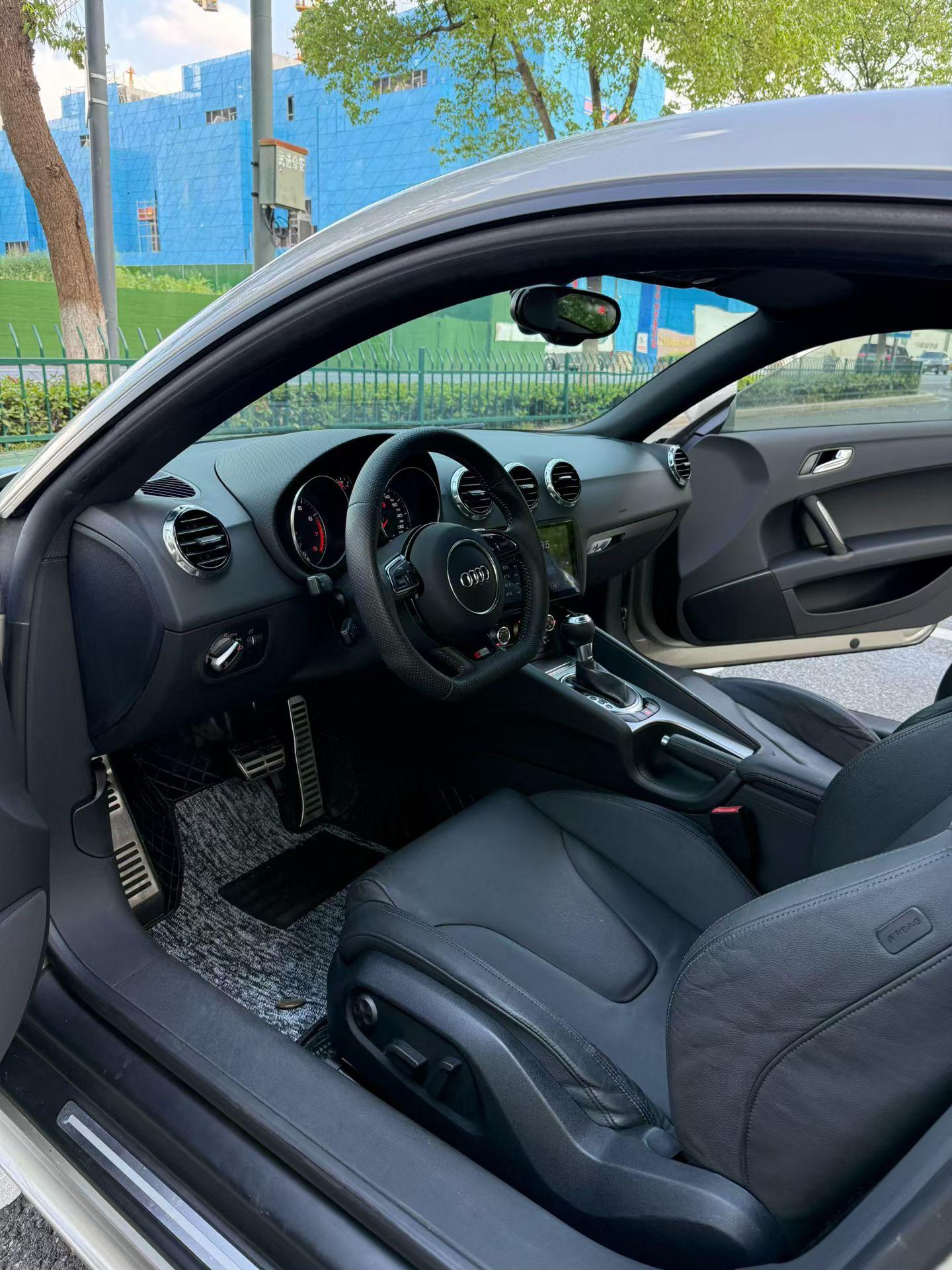 Audi TT 2013 thumb 7
