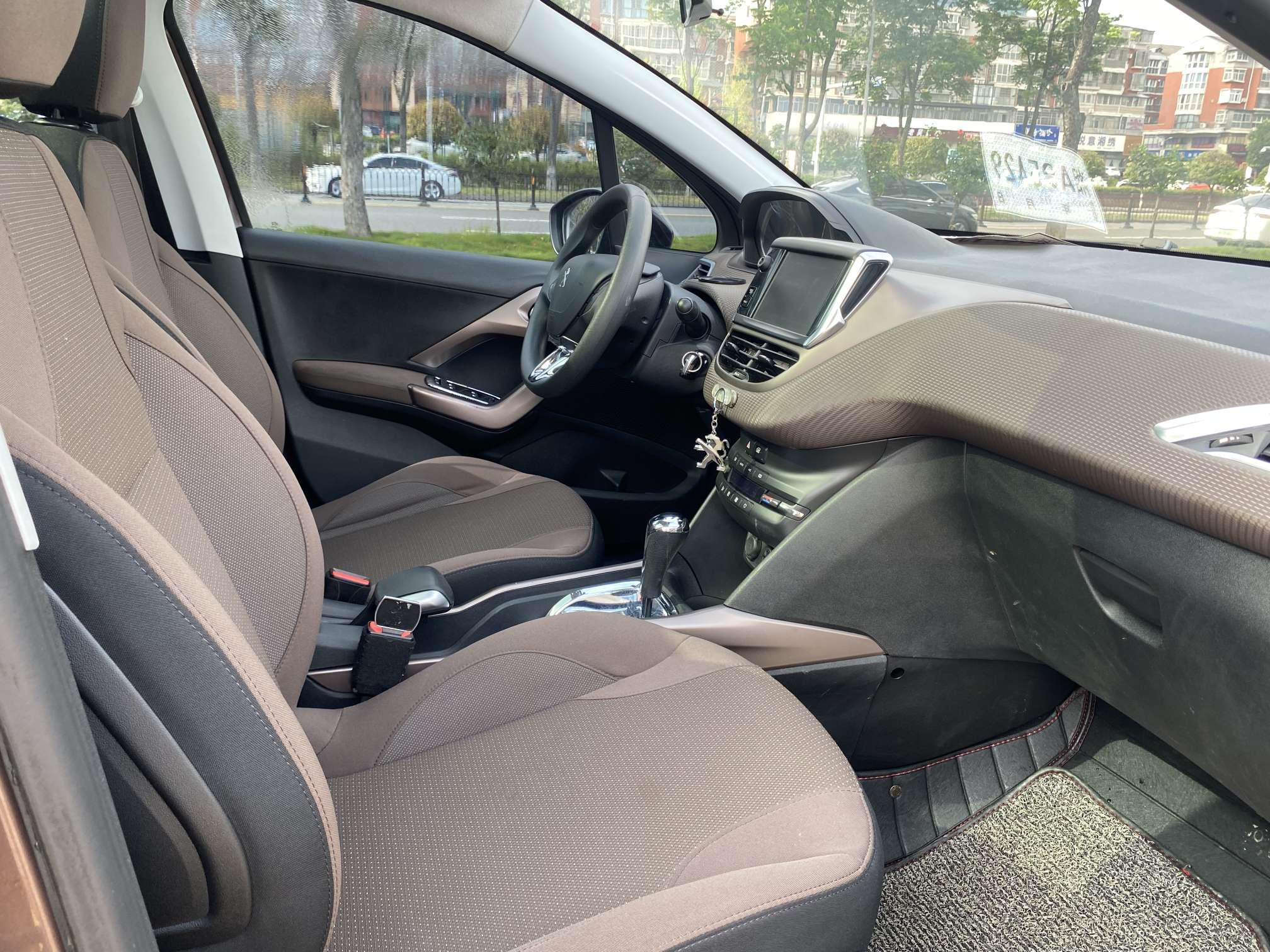 Peugeot 2008 2014 thumb 4
