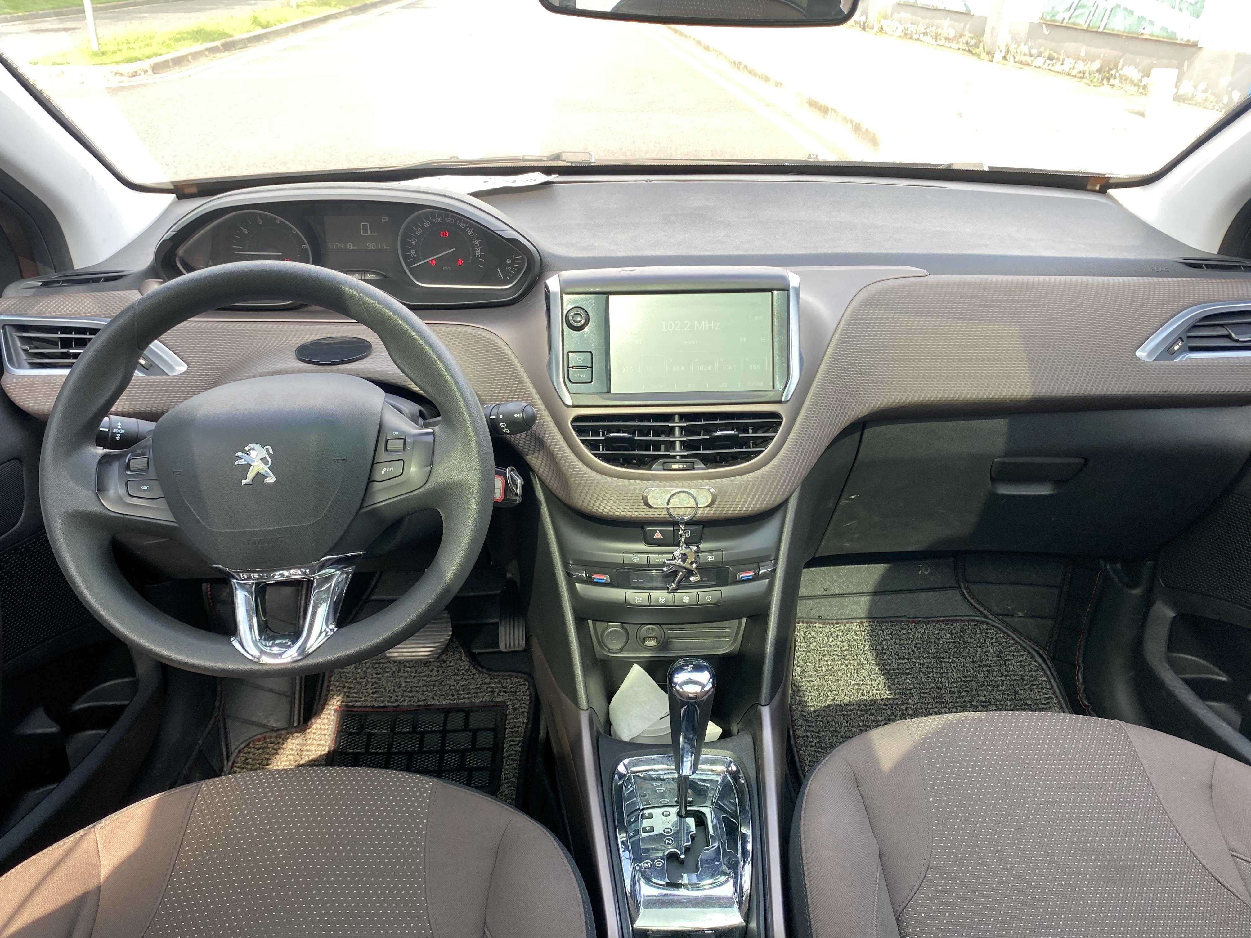 Peugeot 2008 2014 thumb 5