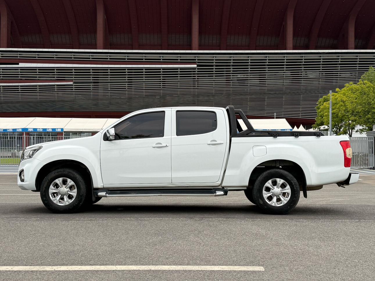 Isuzu RE-MAX 2020 thumb 2