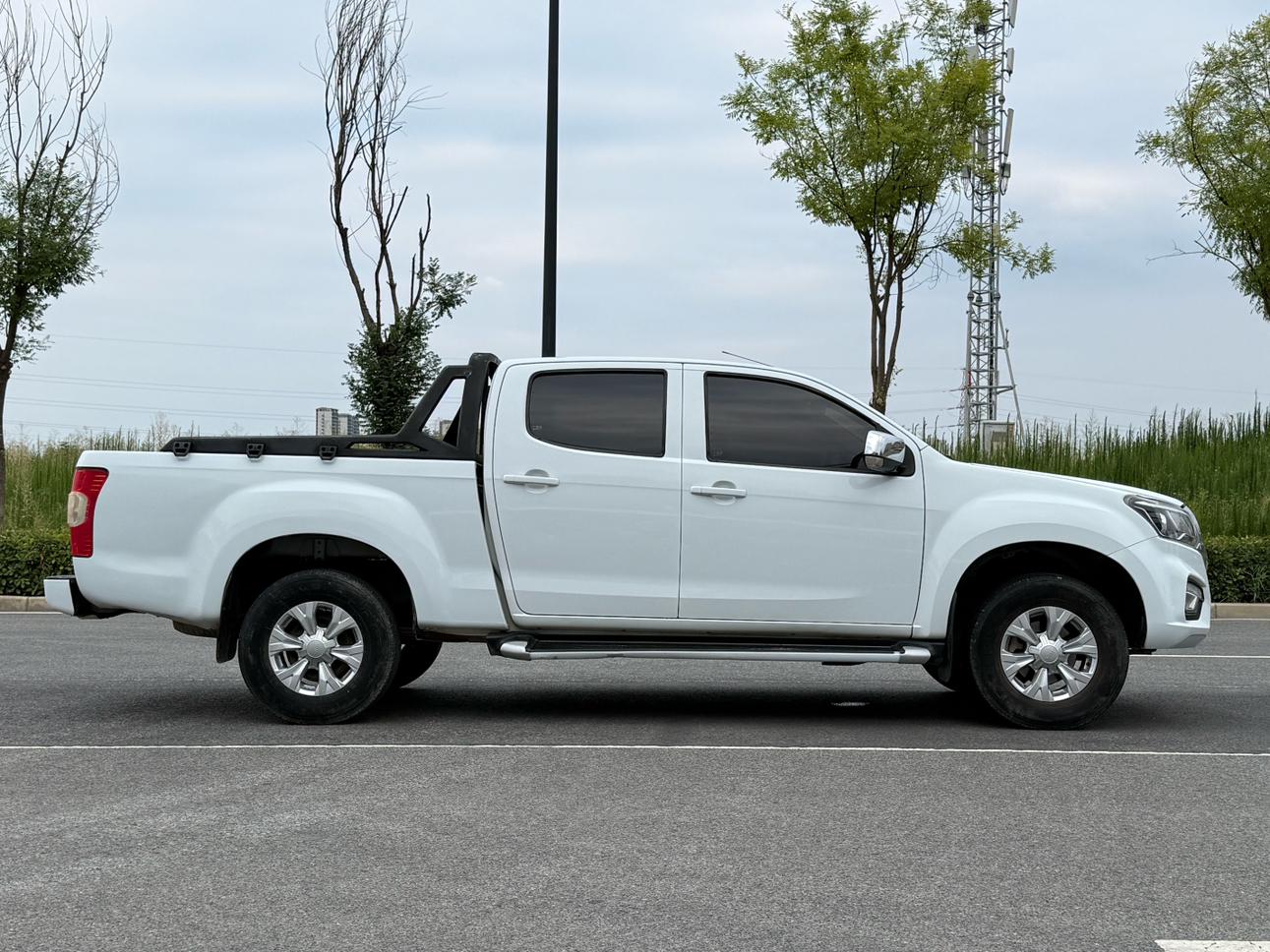 Isuzu RE-MAX 2020 thumb 6