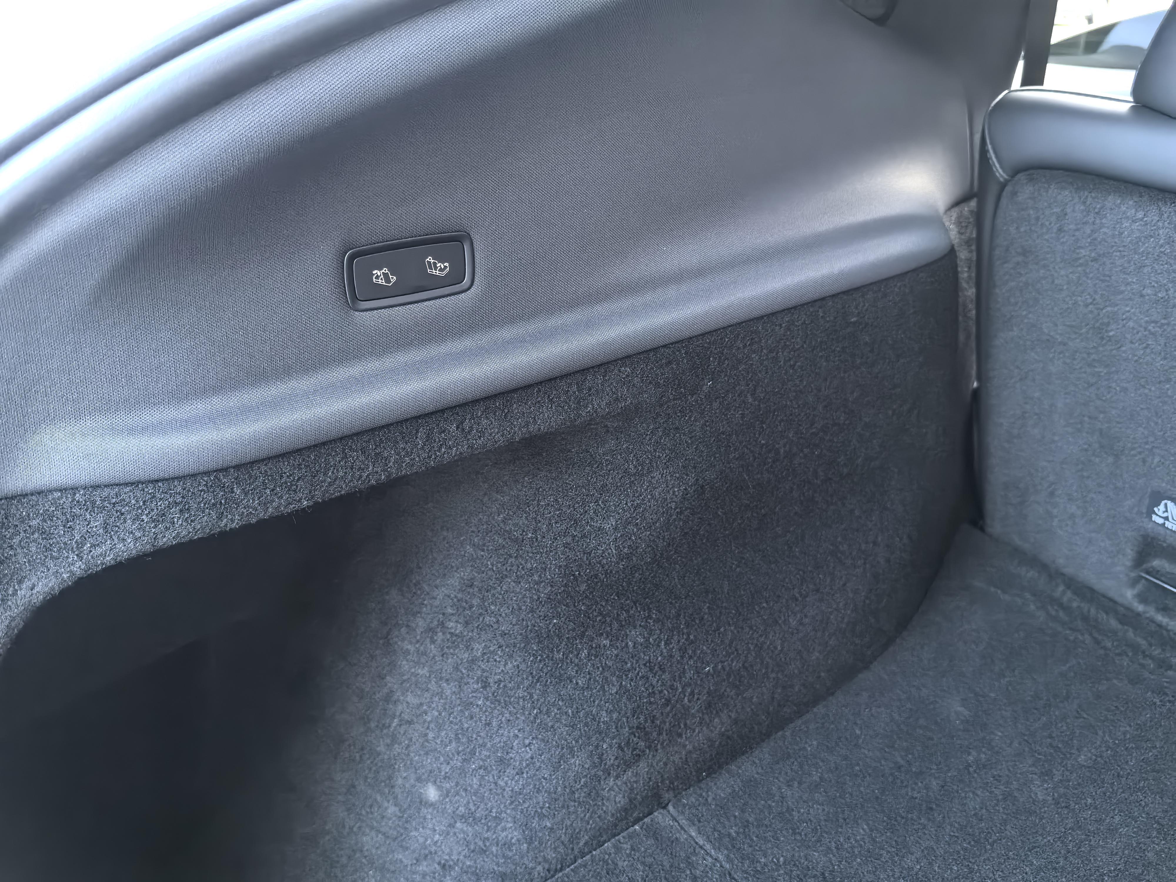 Tesla Model Y 2025 thumb 8