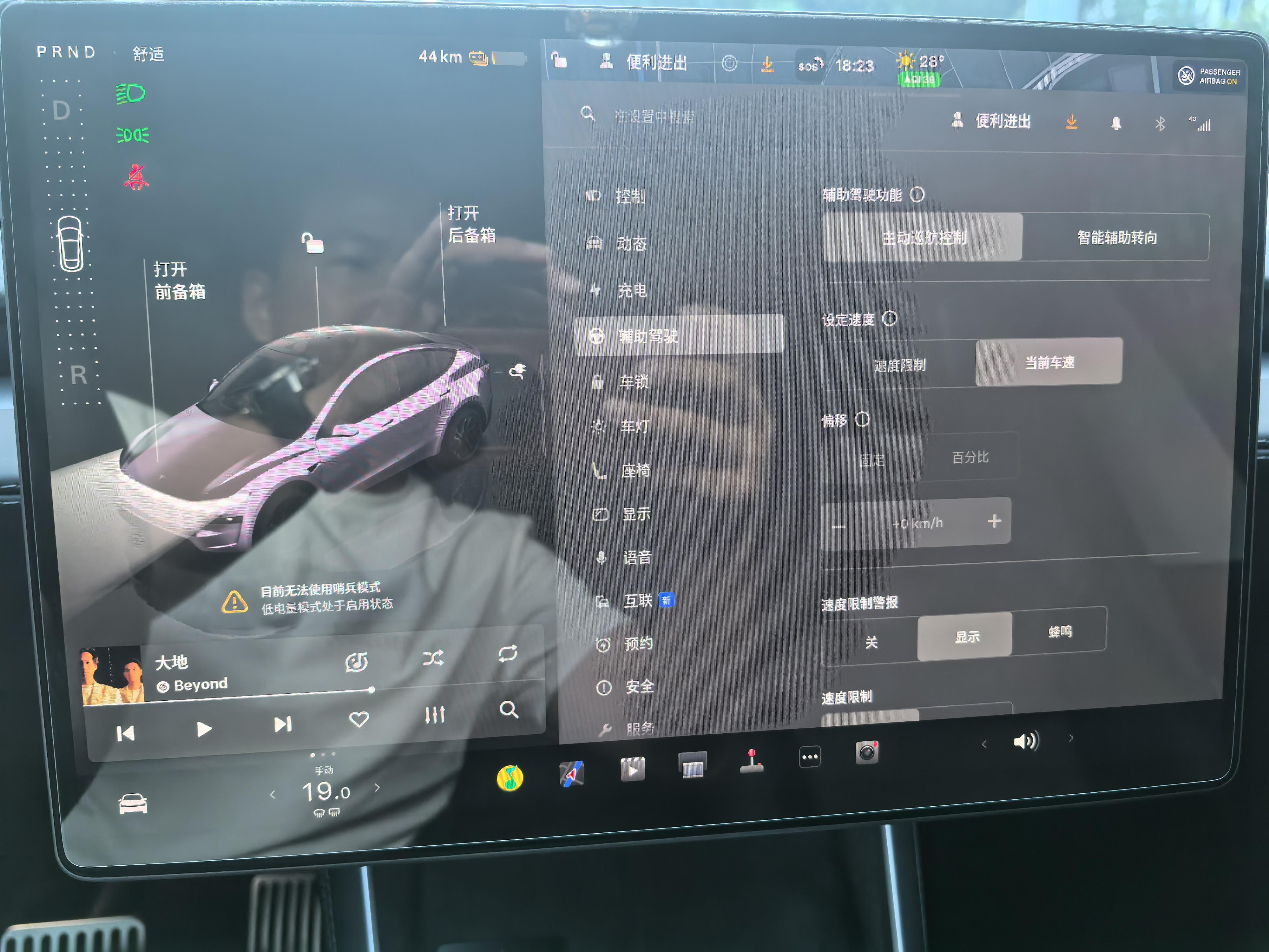 Tesla Model Y 2025 thumb 11