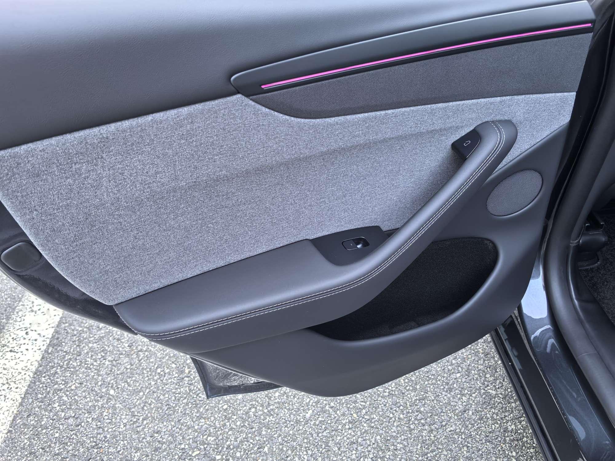 Tesla Model Y 2025 thumb 12