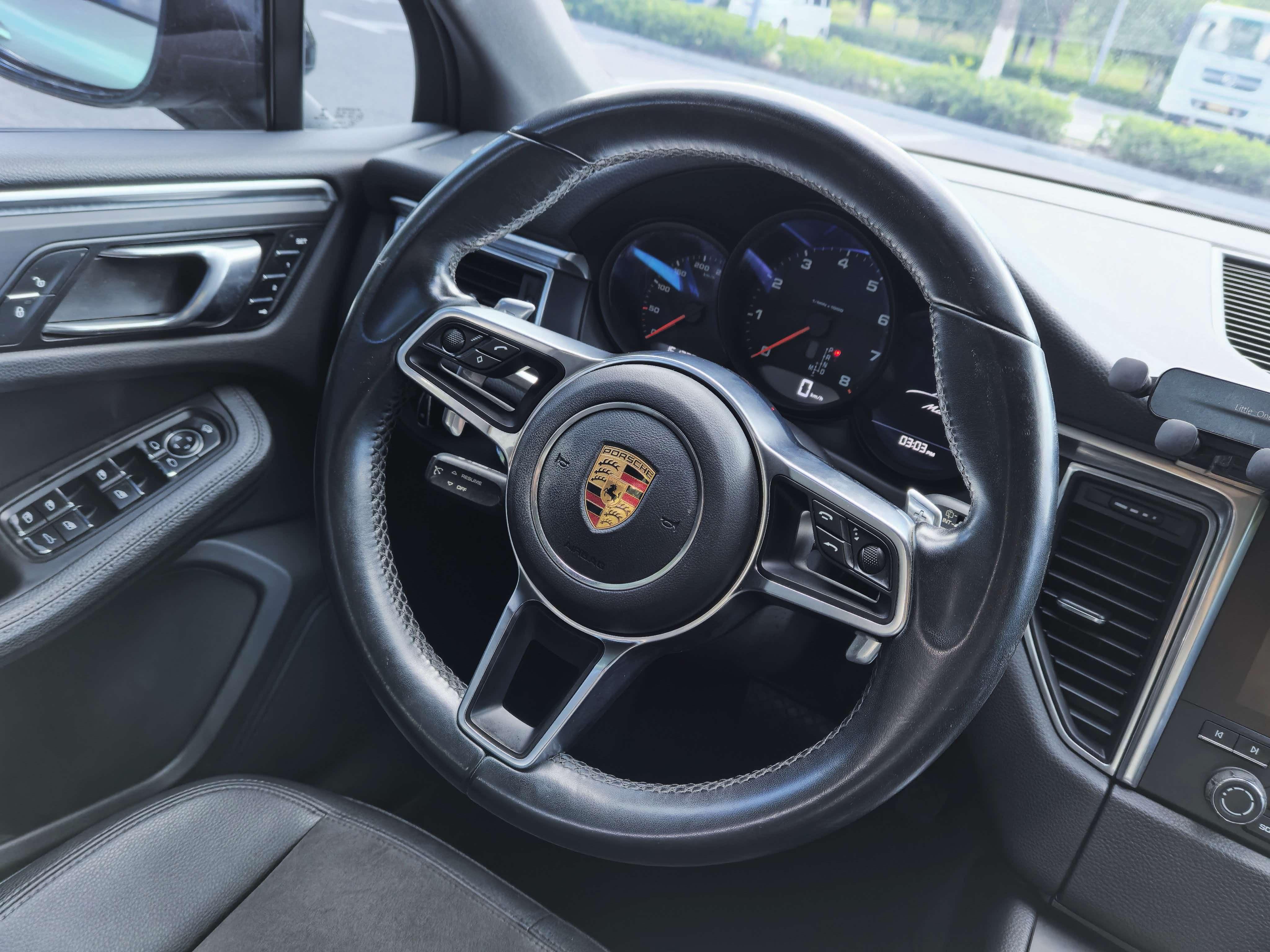 Porsche Macan 2017 thumb 5