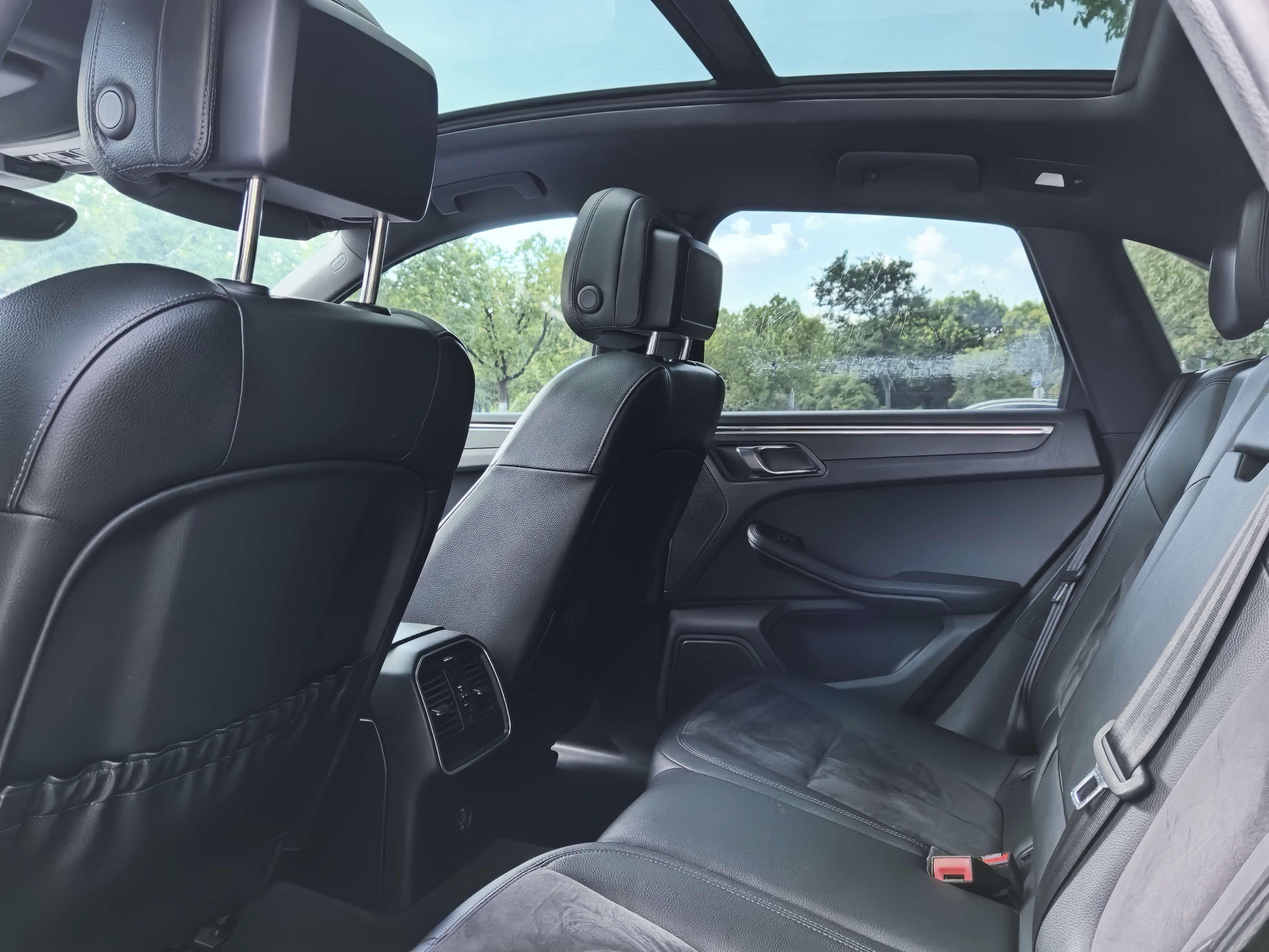 Porsche Macan 2017 thumb 9