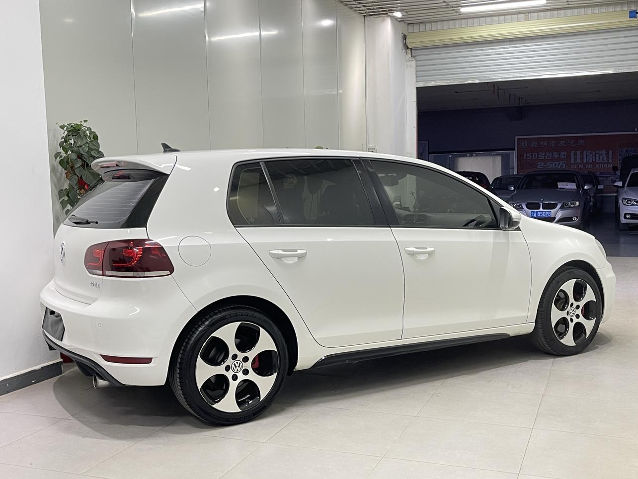Volkswagen Golf GTI 2012 thumb 4