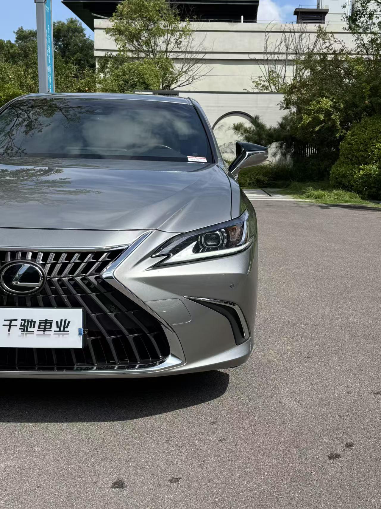 Lexus ES 2023 thumb 3