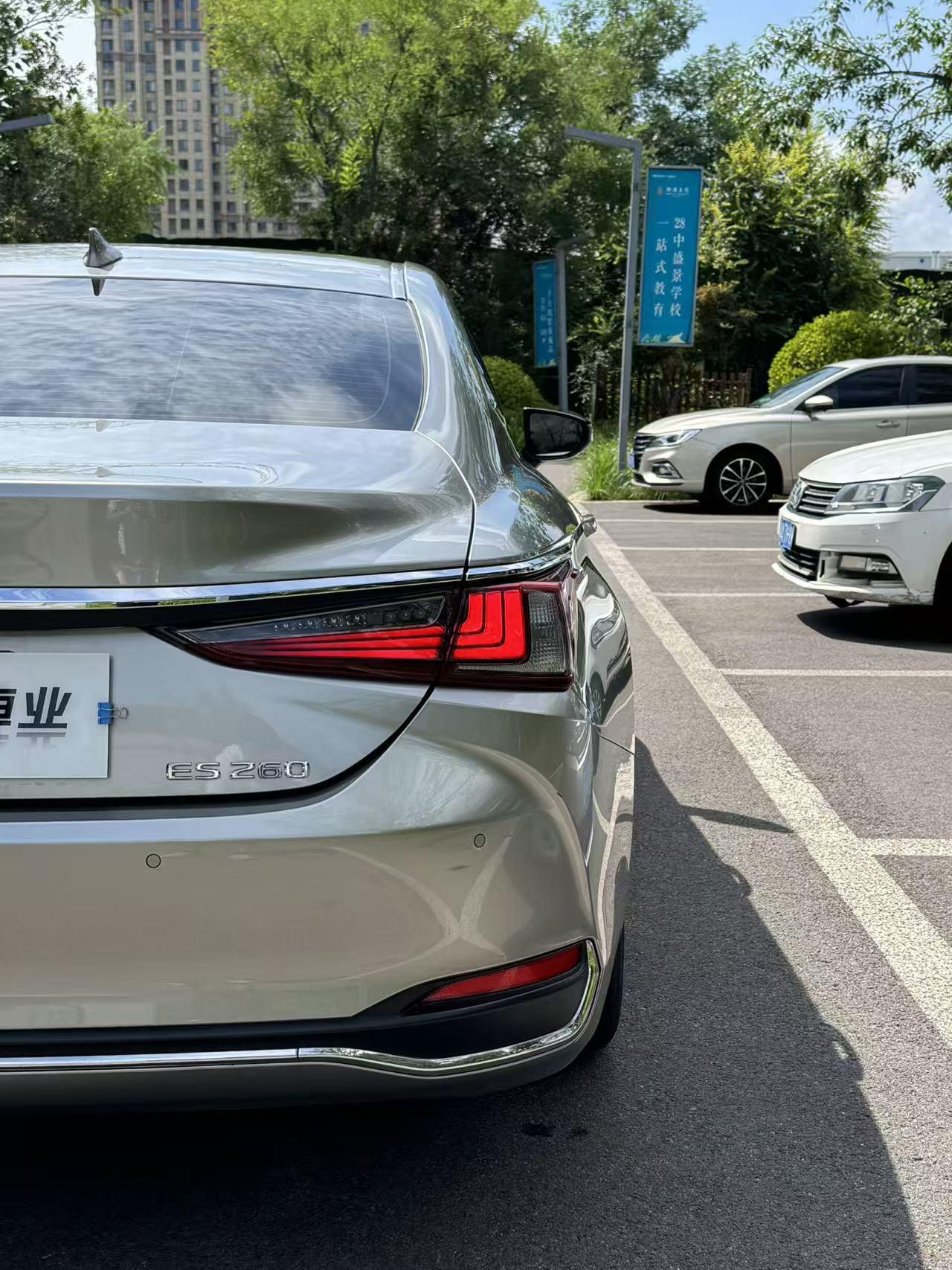 Lexus ES 2023 thumb 4