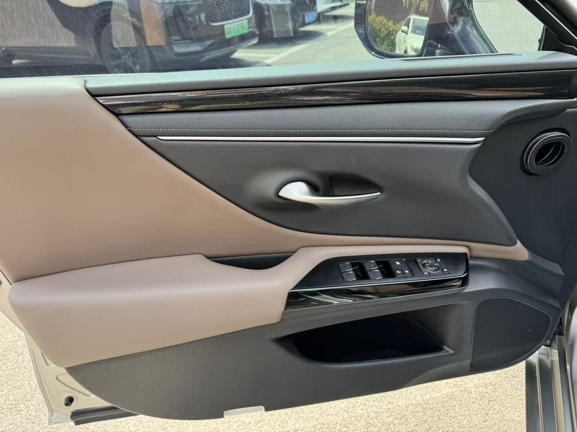Lexus ES 2023 thumb 5