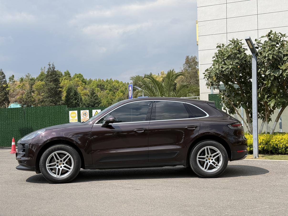 Porsche Macan 2018 thumb 2