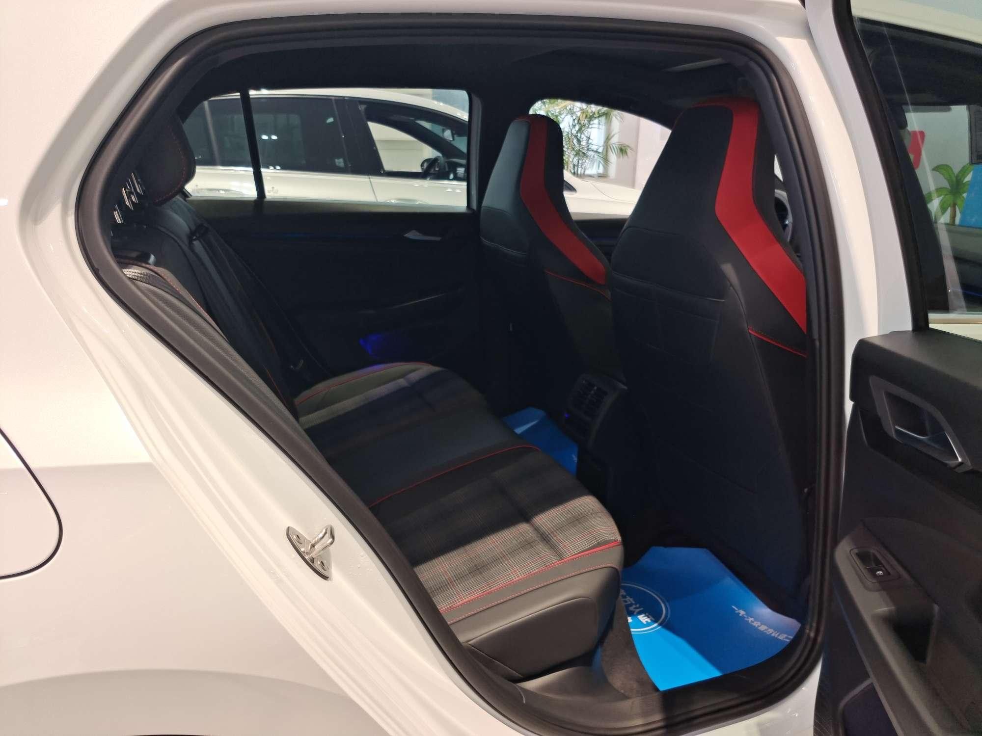 Volkswagen Golf GTI 2023 thumb 7