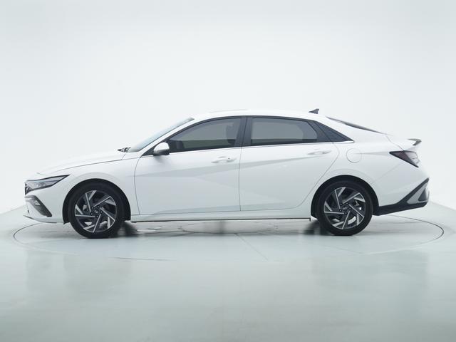 Hyundai Elantra 2023 thumb 2