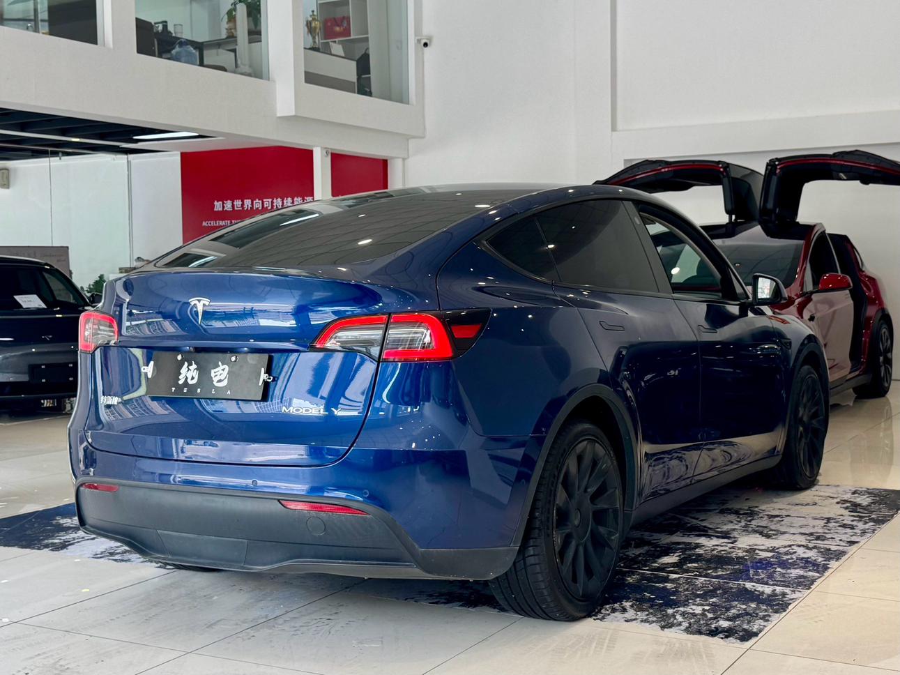 Tesla Model Y 2021 thumb 5