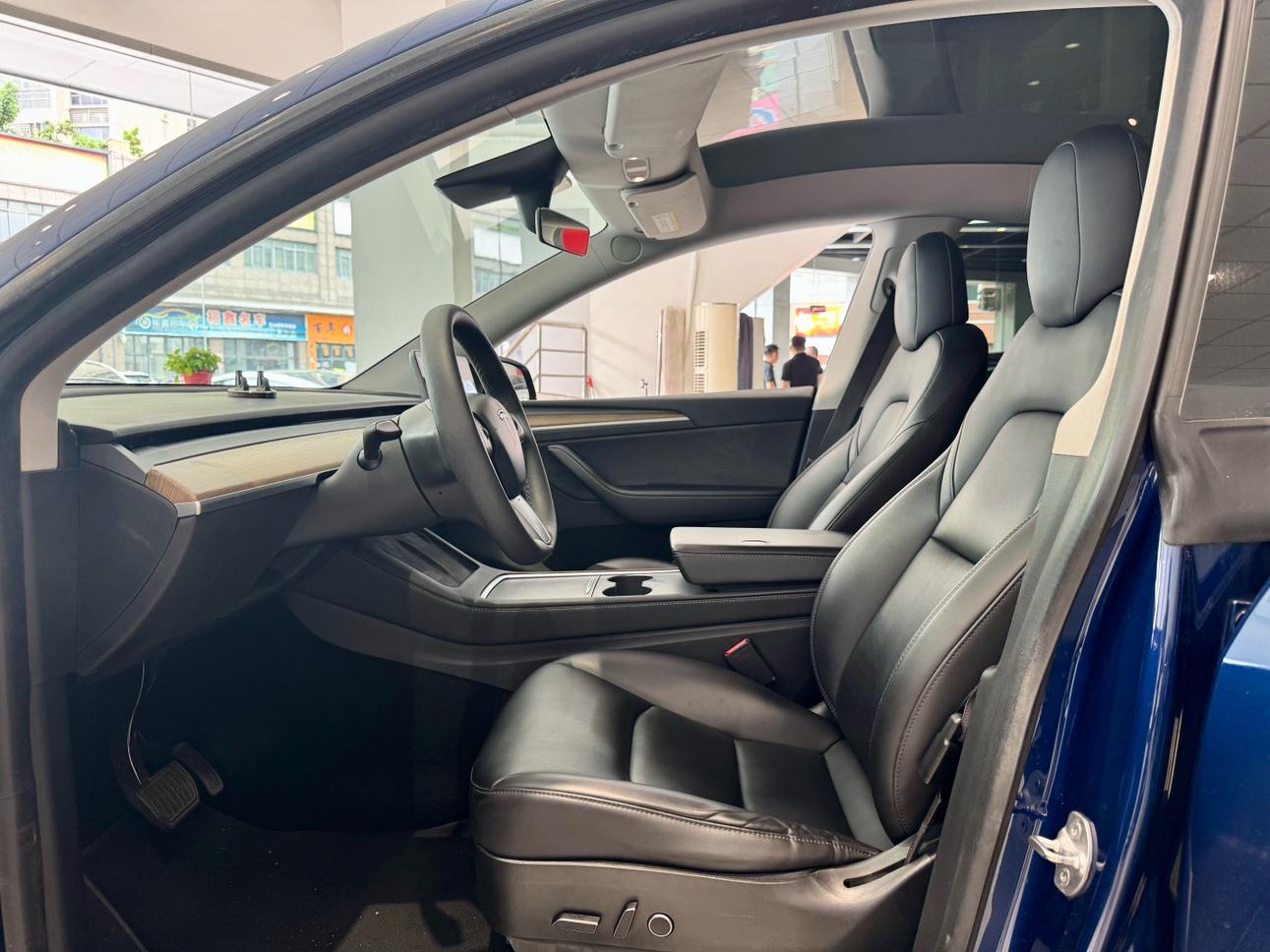 Tesla Model Y 2021 thumb 11