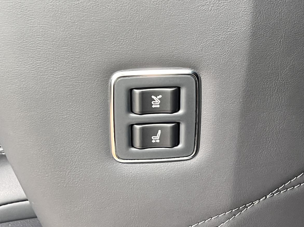 Toyota Vellfire 2023 thumb 9