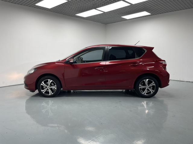 Nissan Tiida 2016 thumb 2