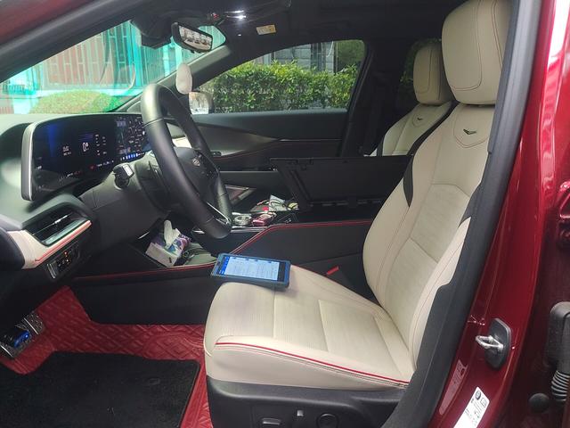 Cadillac GT4 2023 thumb 8
