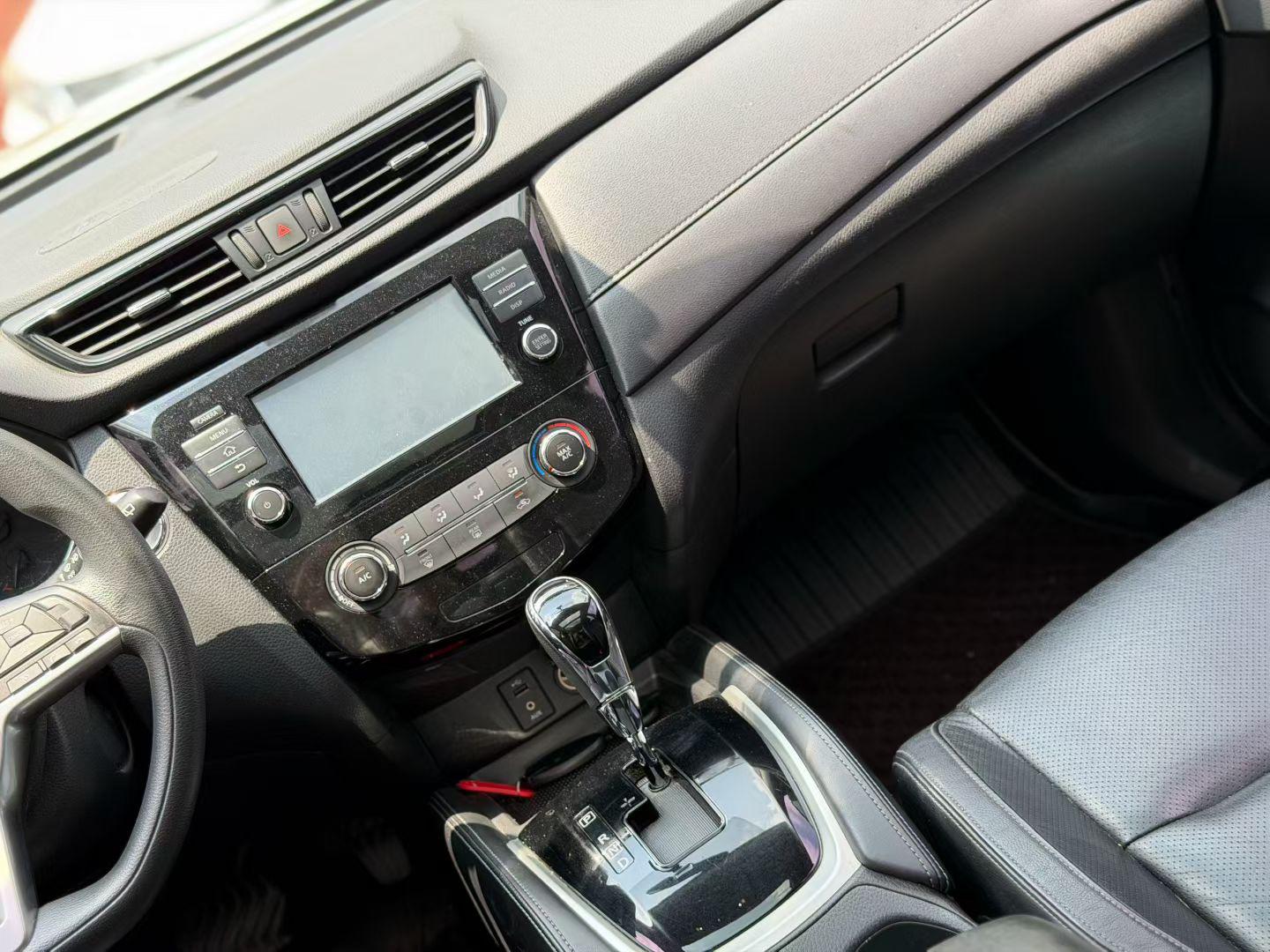 Nissan X-Trail 2017 thumb 11