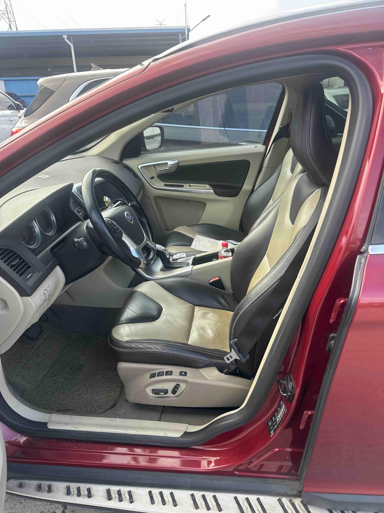 Volvo XC60 2013 thumb 4