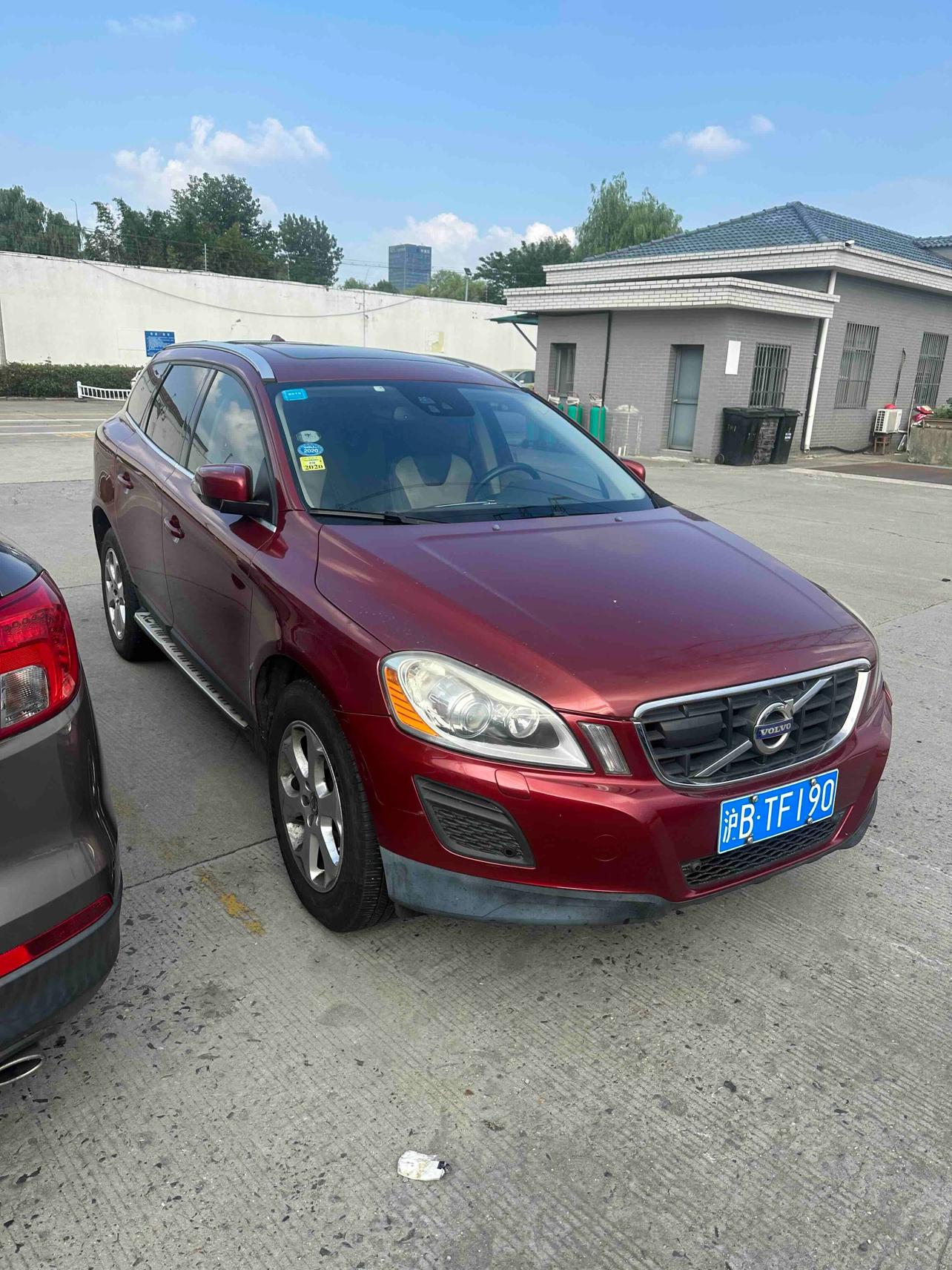 Volvo XC60 2013 thumb 10