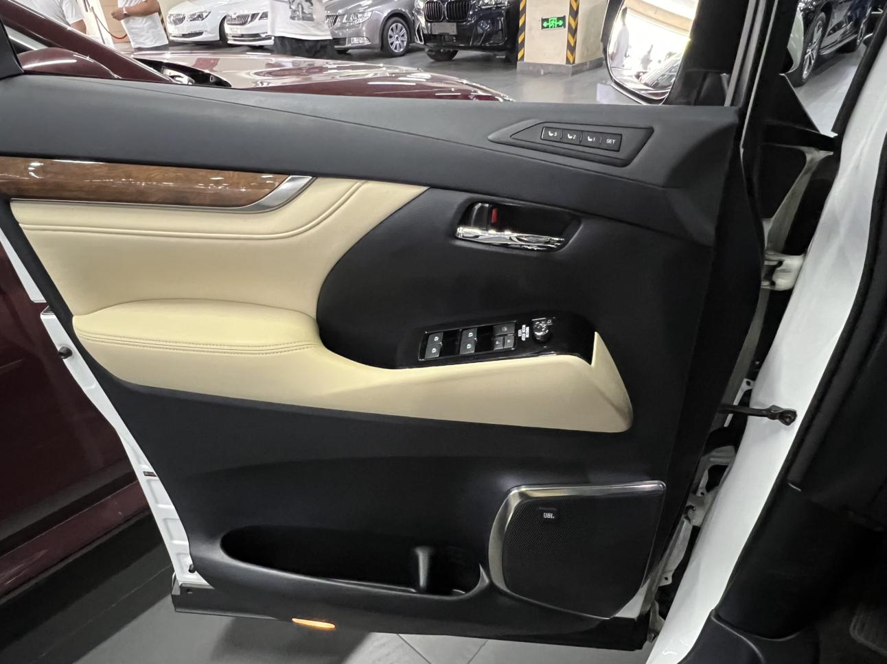 Toyota Alphard 2015 thumb 5