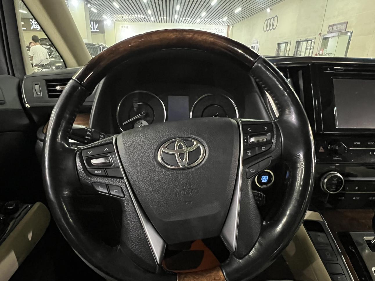 Toyota Alphard 2015 thumb 8