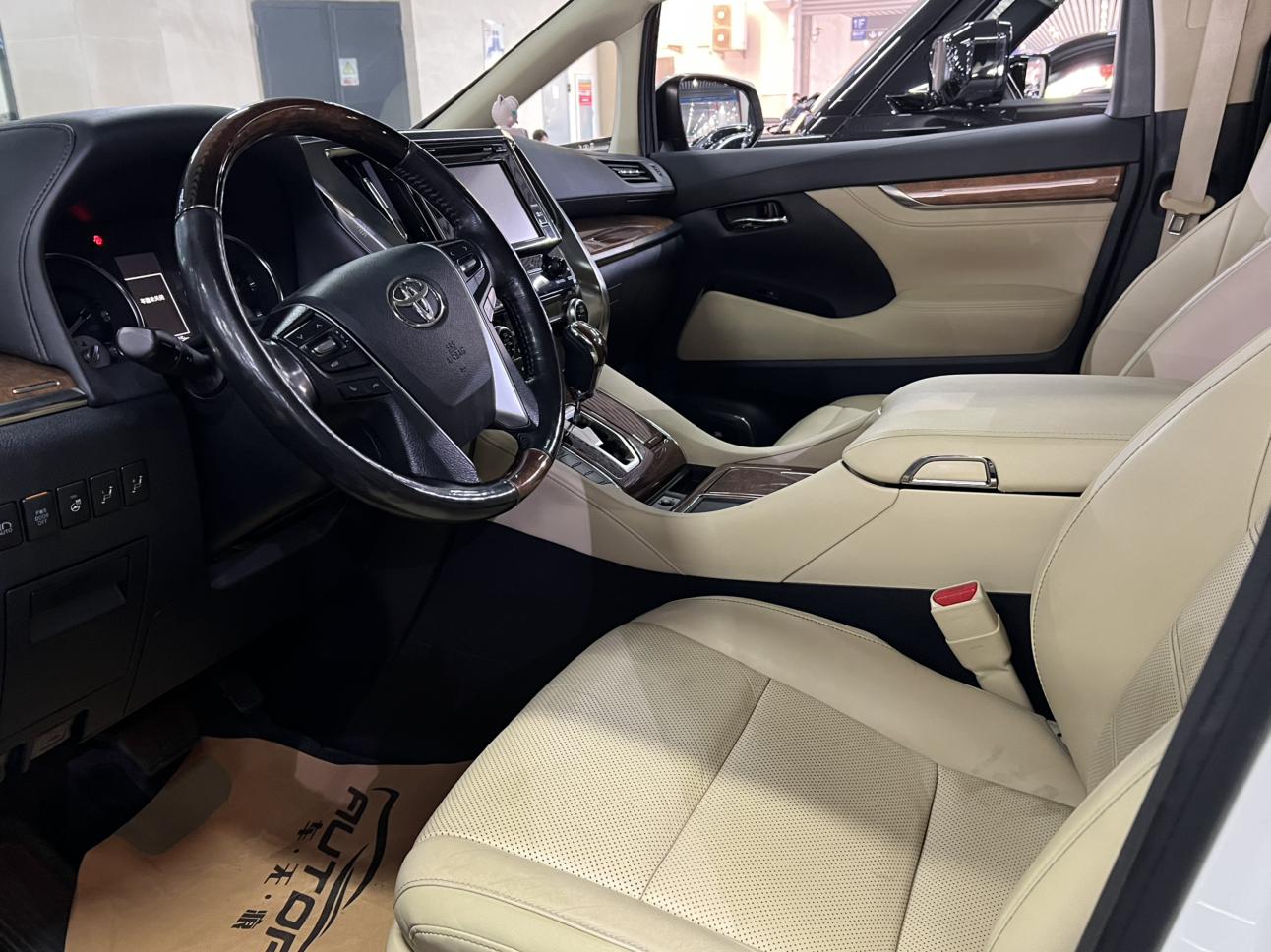 Toyota Alphard 2015 thumb 9