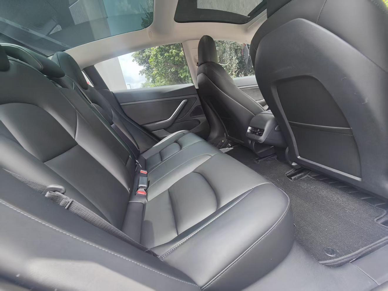 Tesla Model 3 2020 thumb 5
