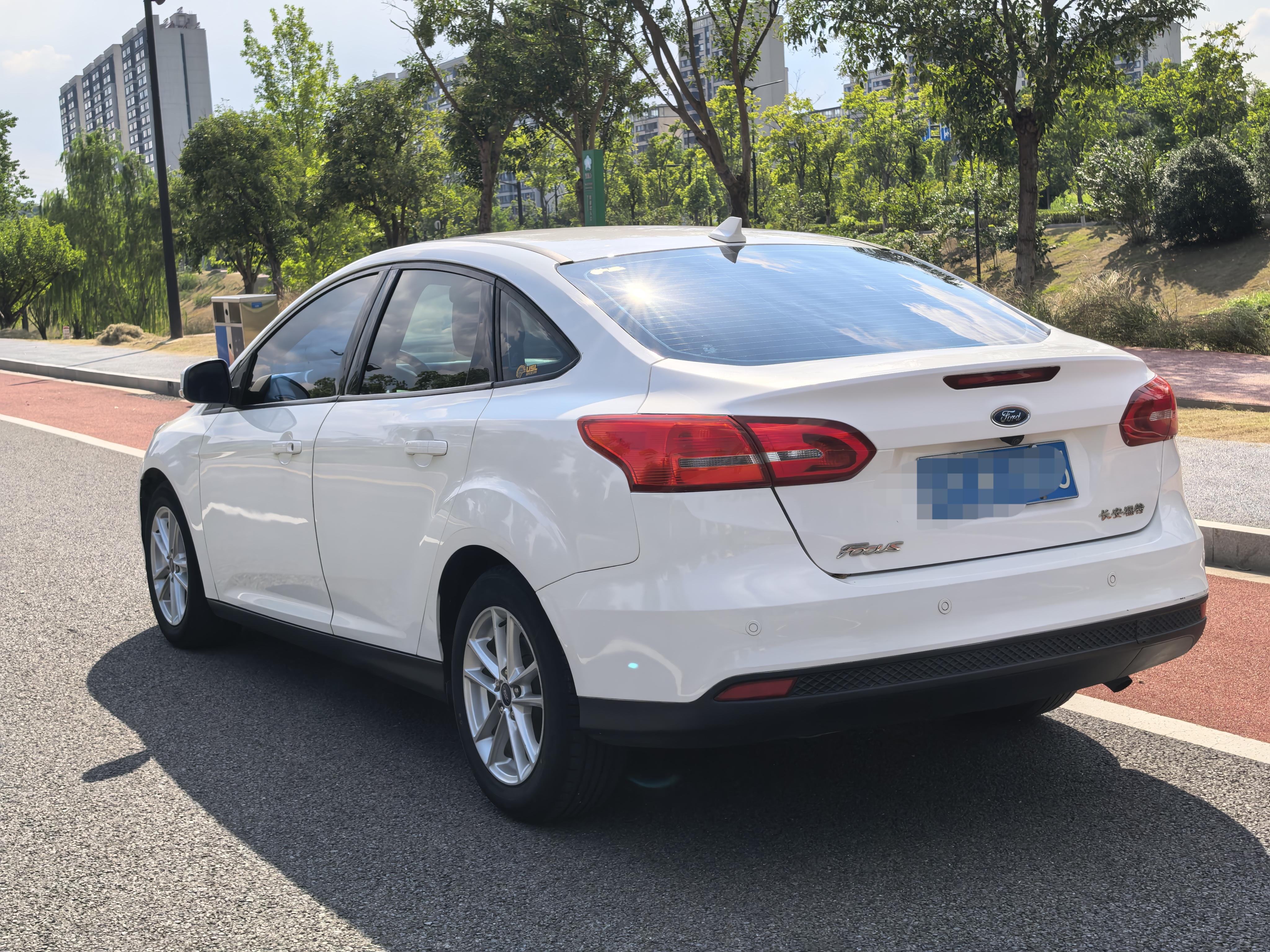 Ford Focus ST 2015 thumb 2