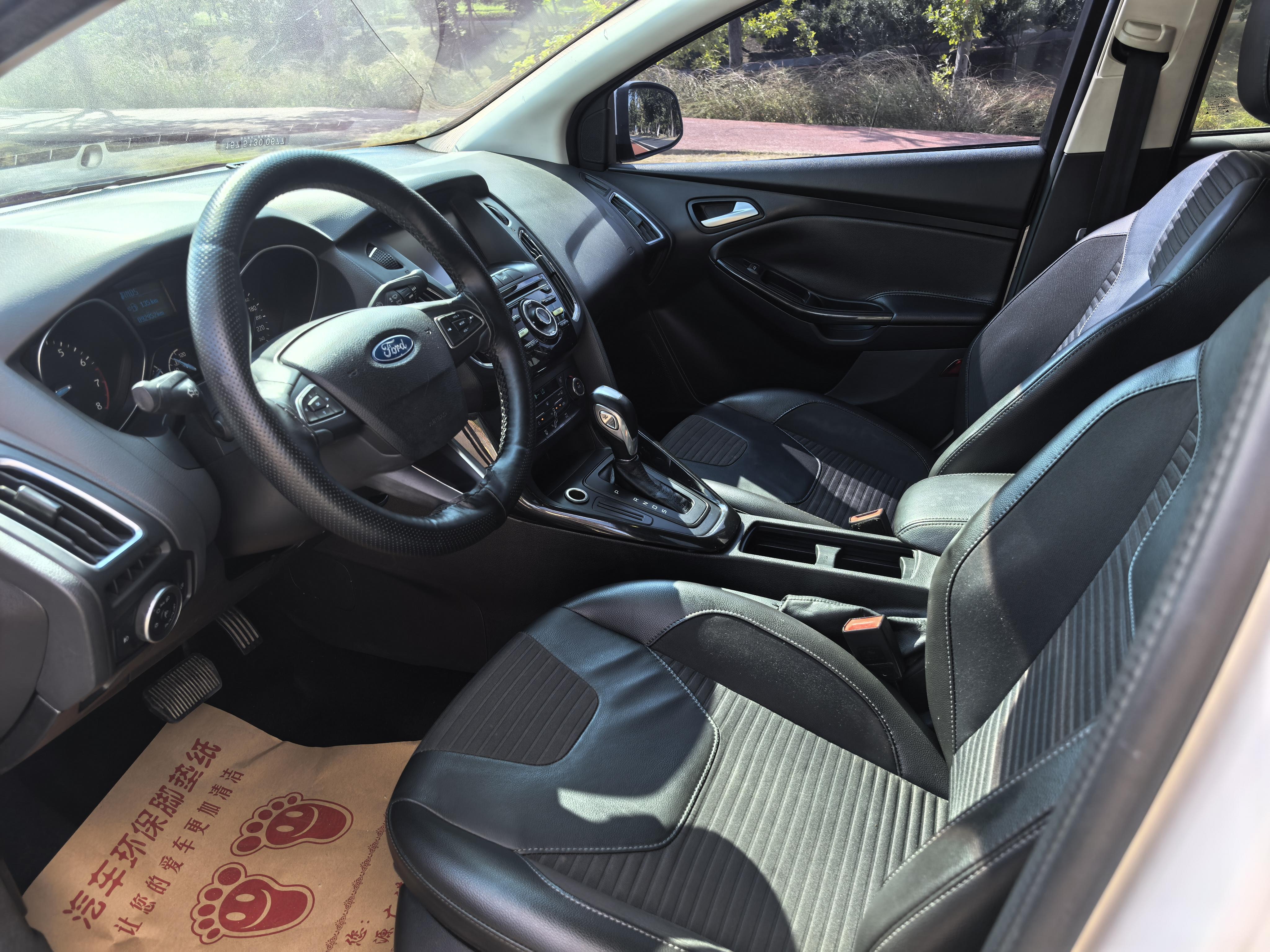 Ford Focus ST 2015 thumb 6