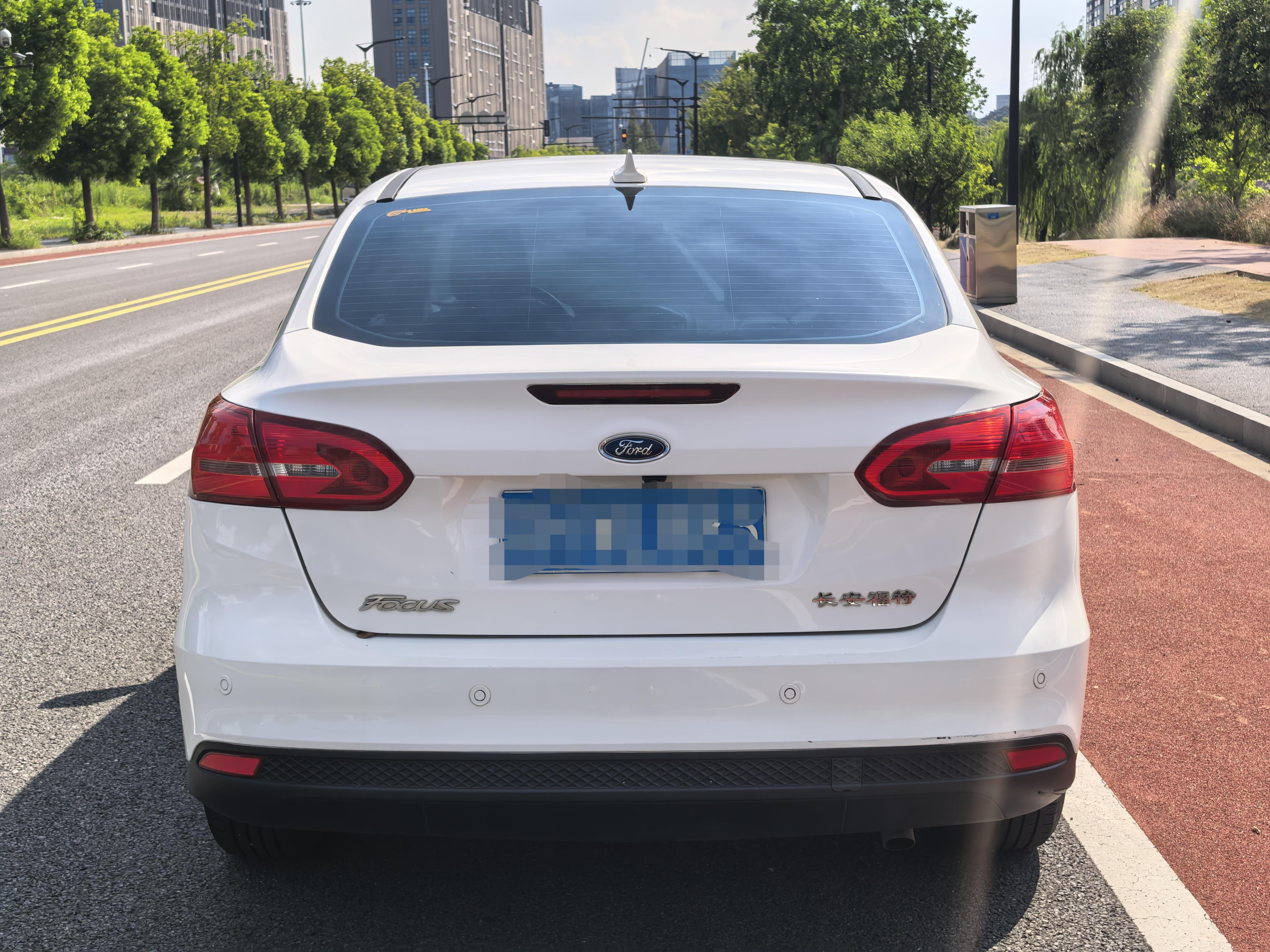 Ford Focus ST 2015 thumb 11