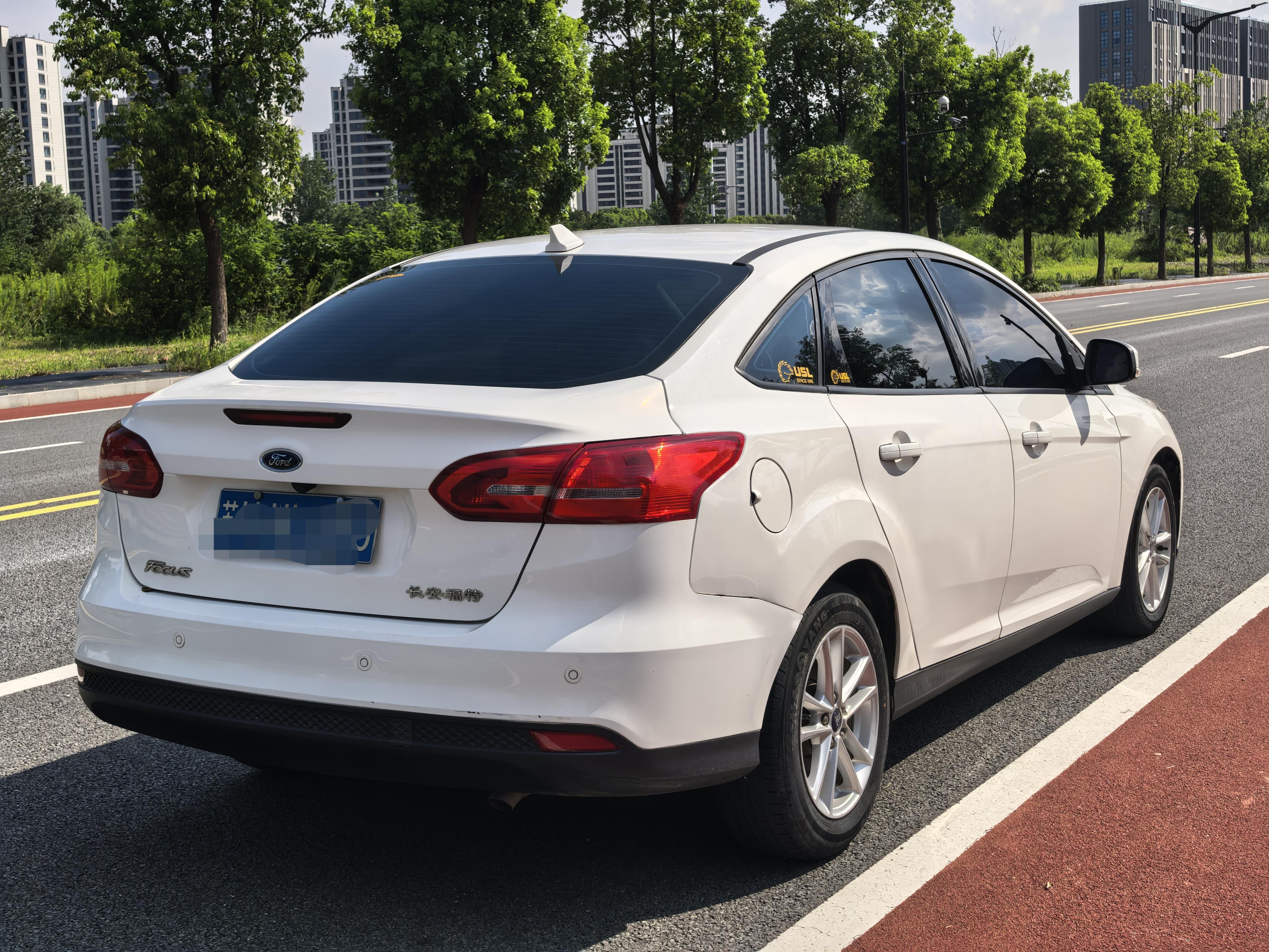 Ford Focus ST 2015 thumb 12