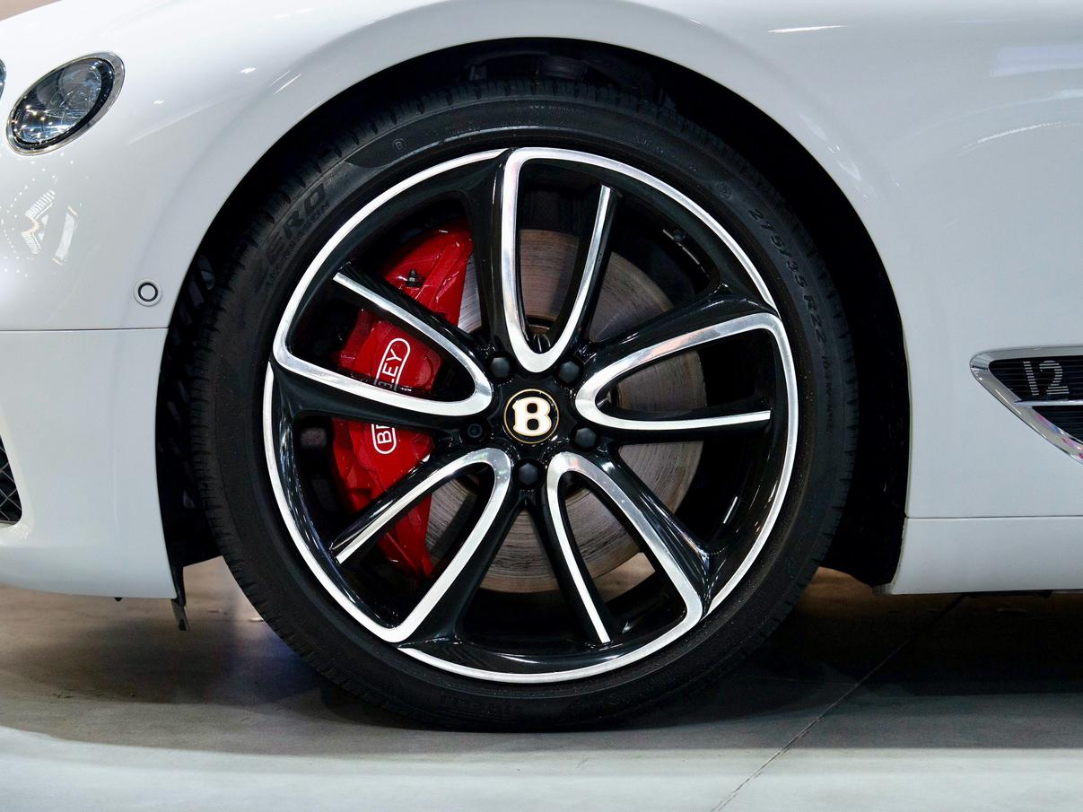 Bentley Ou Lu 2018 thumb 5