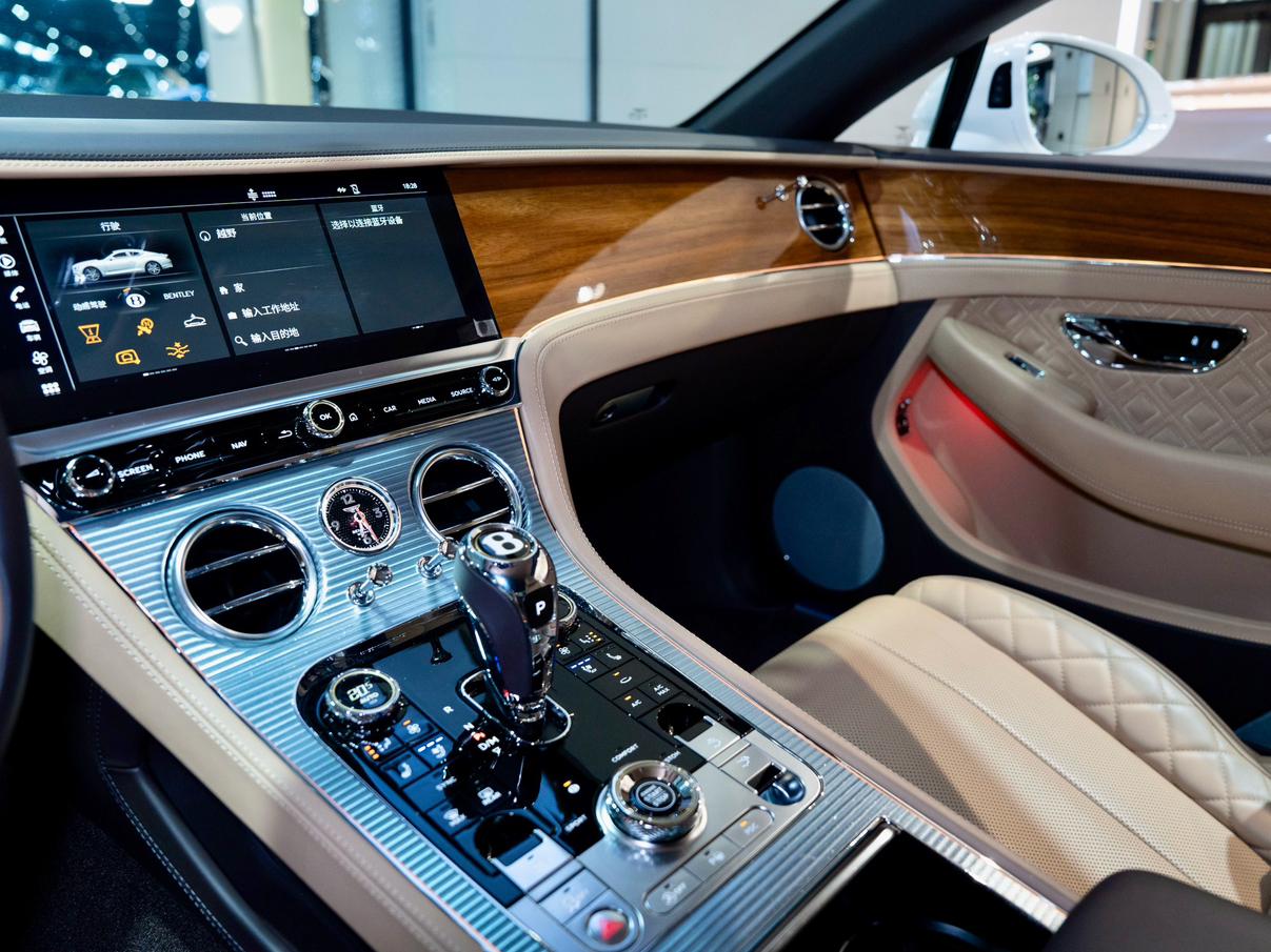 Bentley Ou Lu 2018 thumb 6